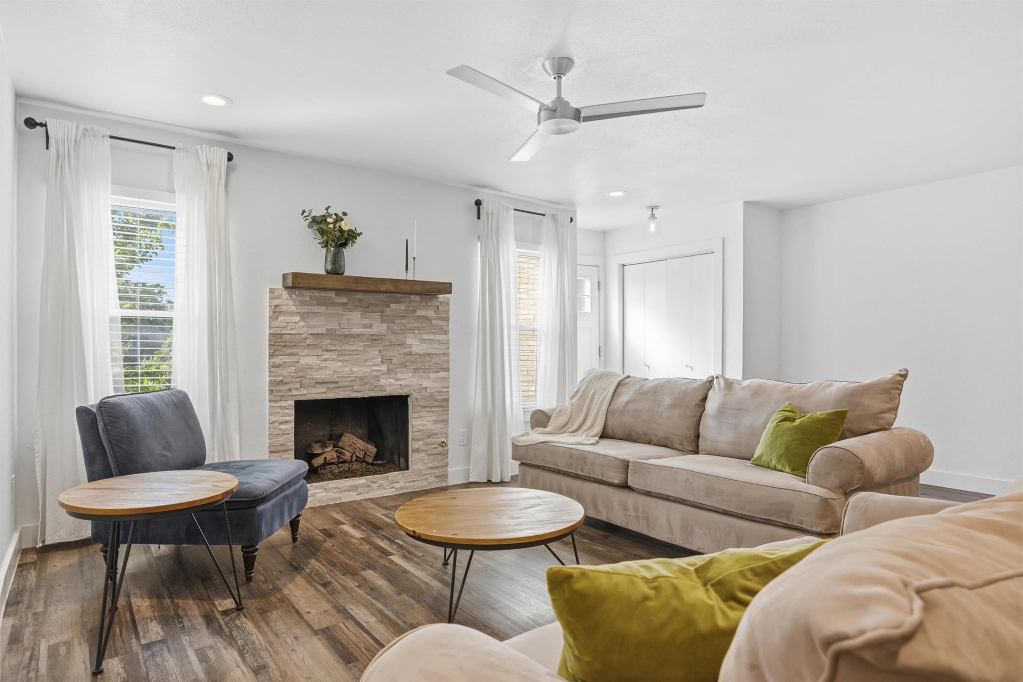Listing photo 1 of 6406  Chimney Creek Cir  #A