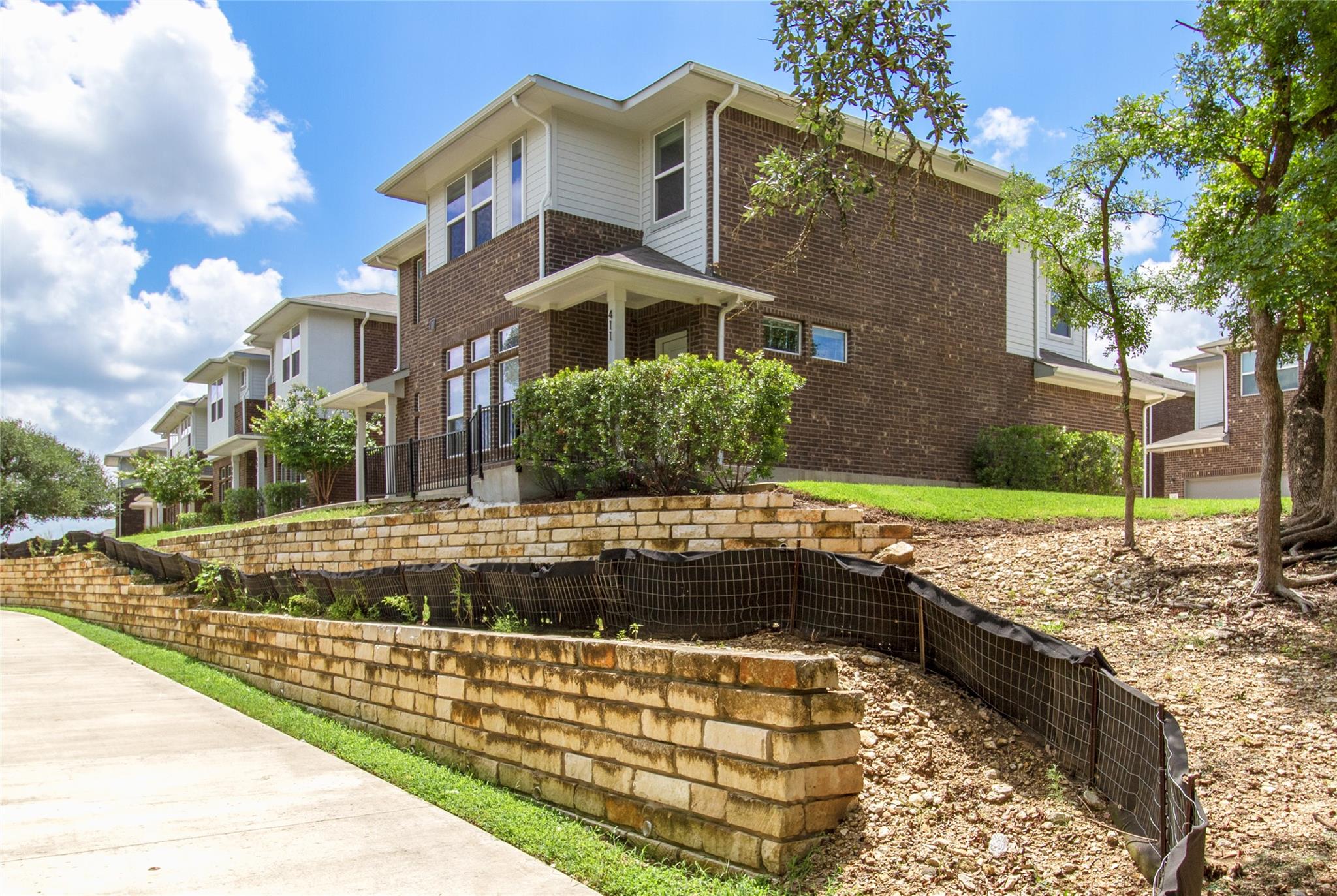 Listing photo 1 of 605 W South St  #41
