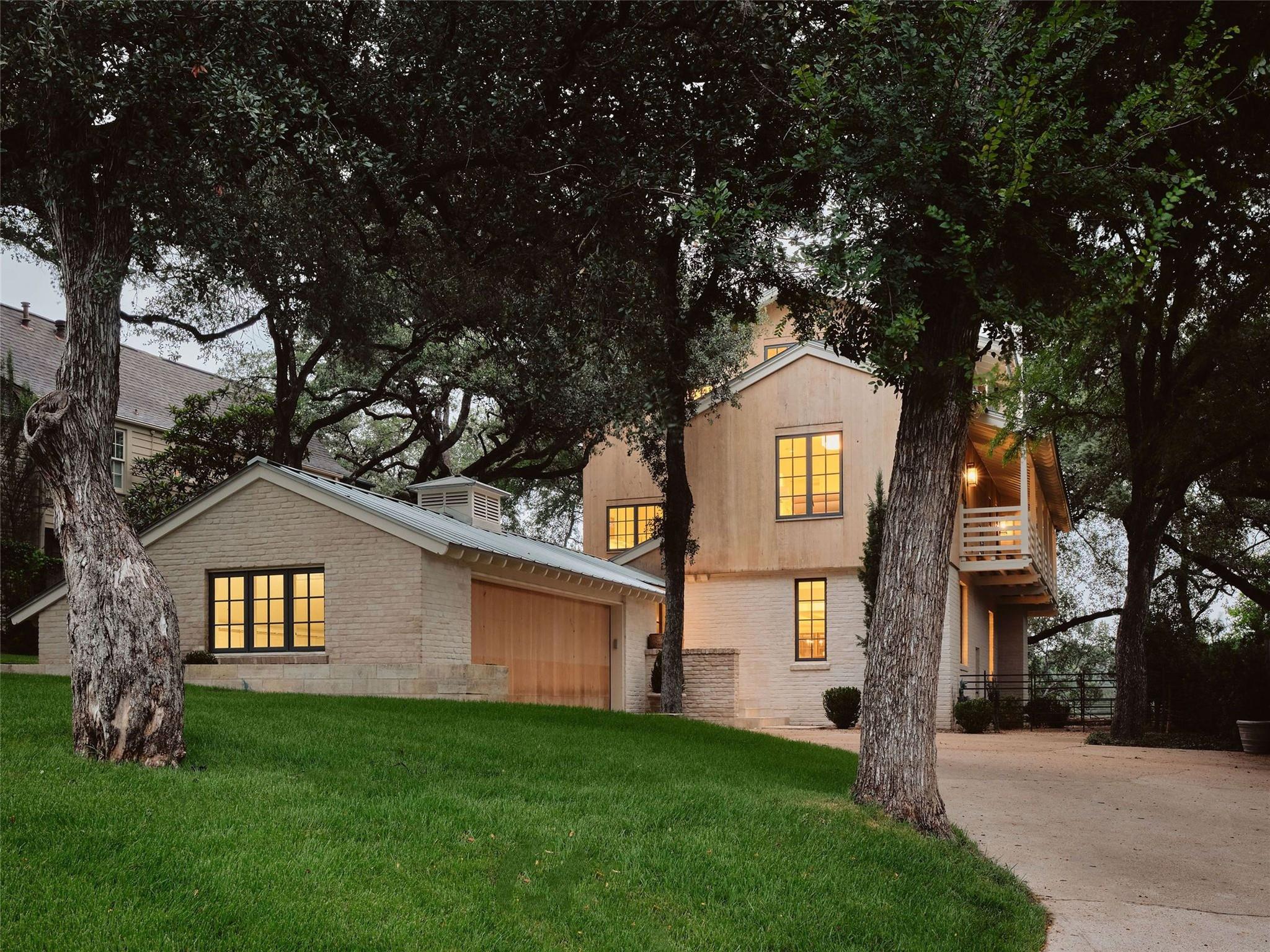 Listing photo 1 of 1012  Gaston Ave