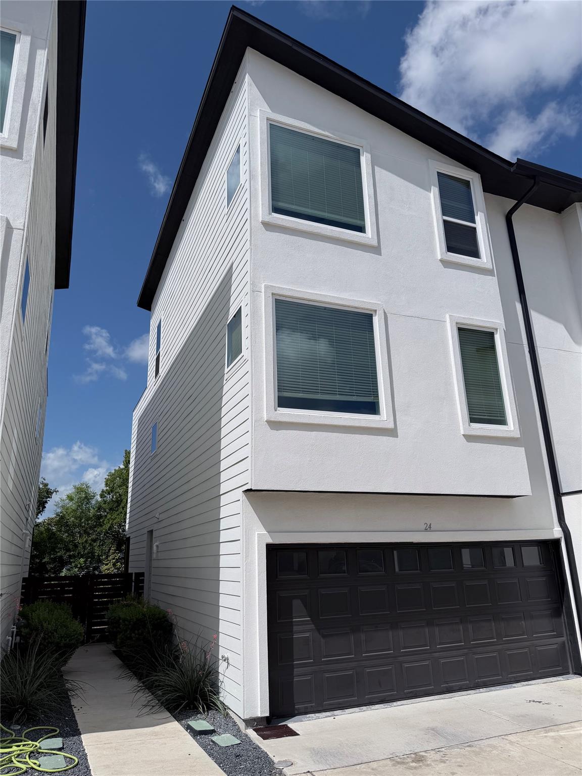 A contemporary facade showcases a clean white ext