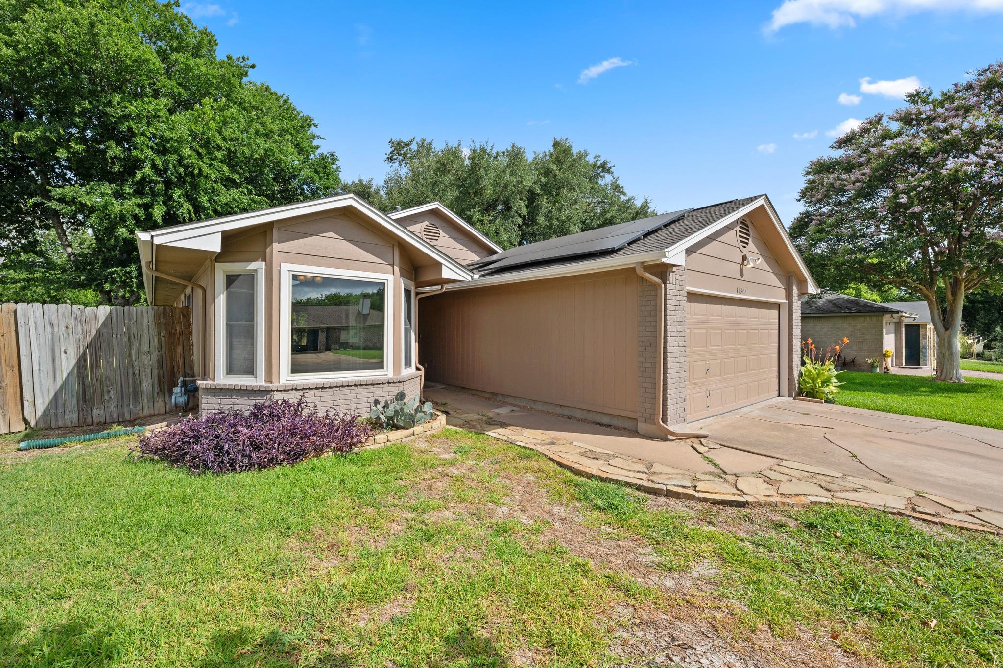 Listing photo 1 of 16308  Parkway Dr