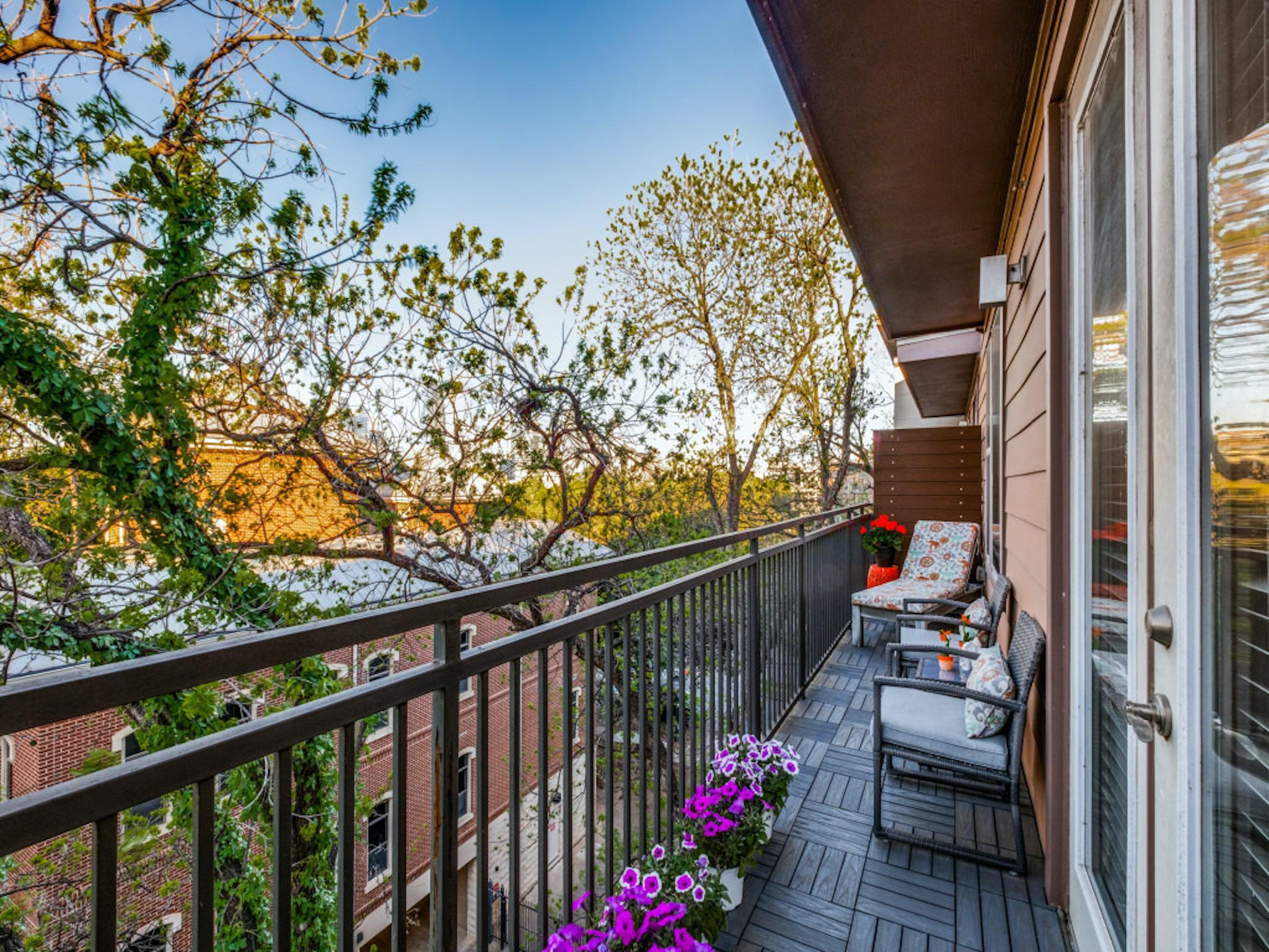 Listing photo 1 of 1900  Barton Springs Rd  #5037