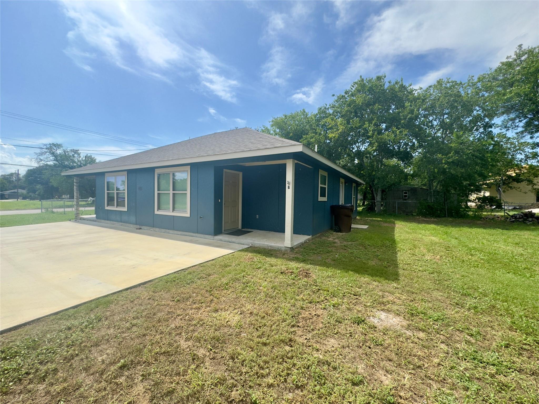 Listing photo 1 of 513 W China St  #B