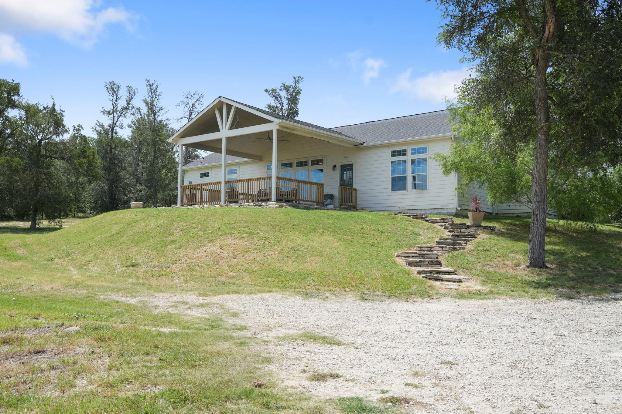 Listing photo 1 of 15701  Forest Glen Cv