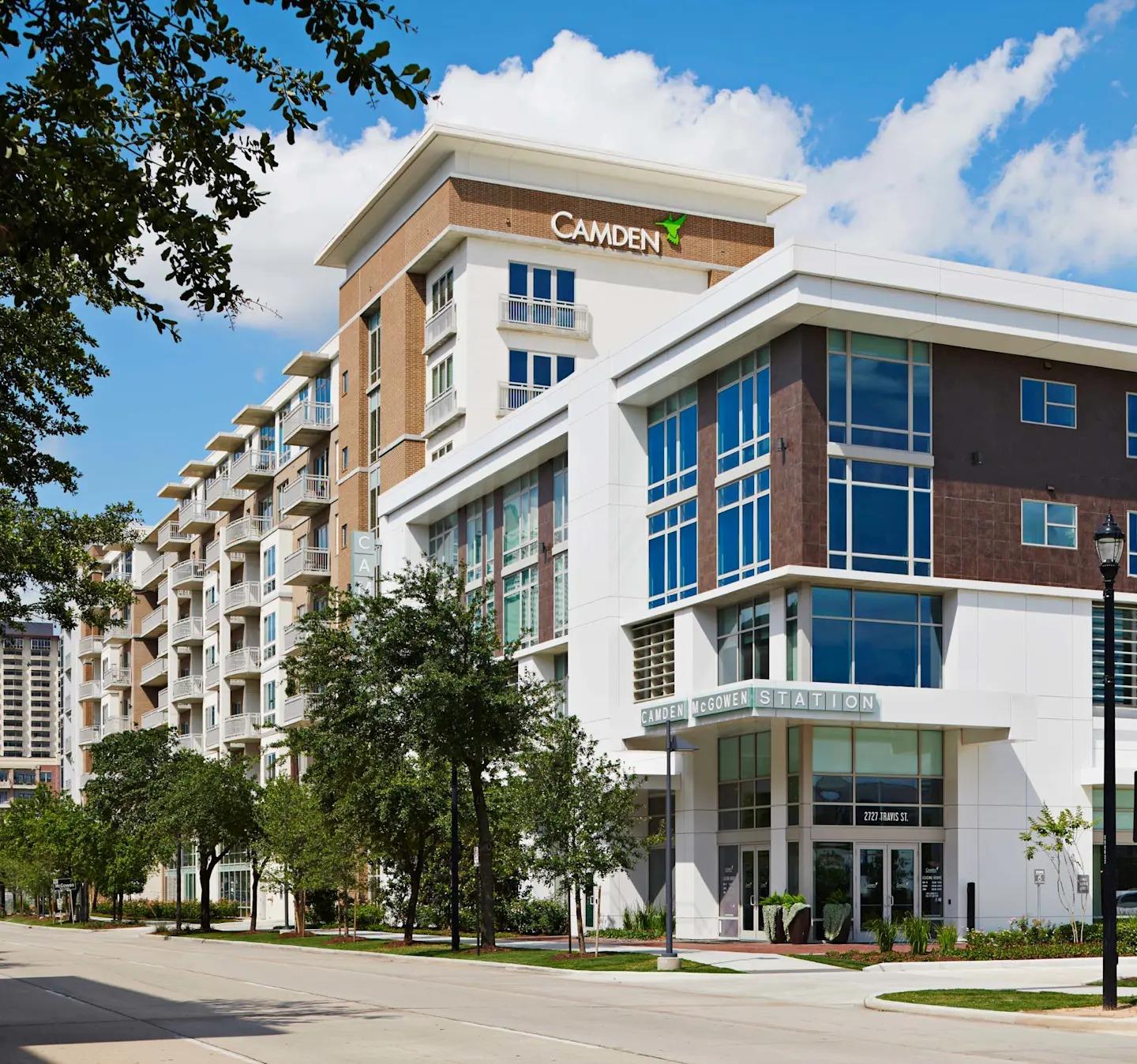 Listing photo 1 of 2727  Travis St  #321