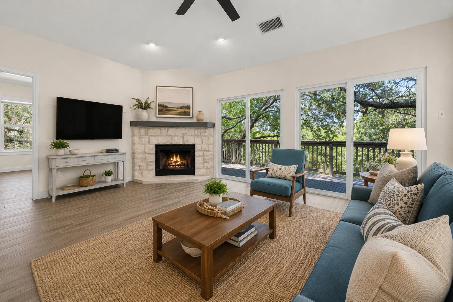 Listing photo 1 of 415  Hazeltine Dr