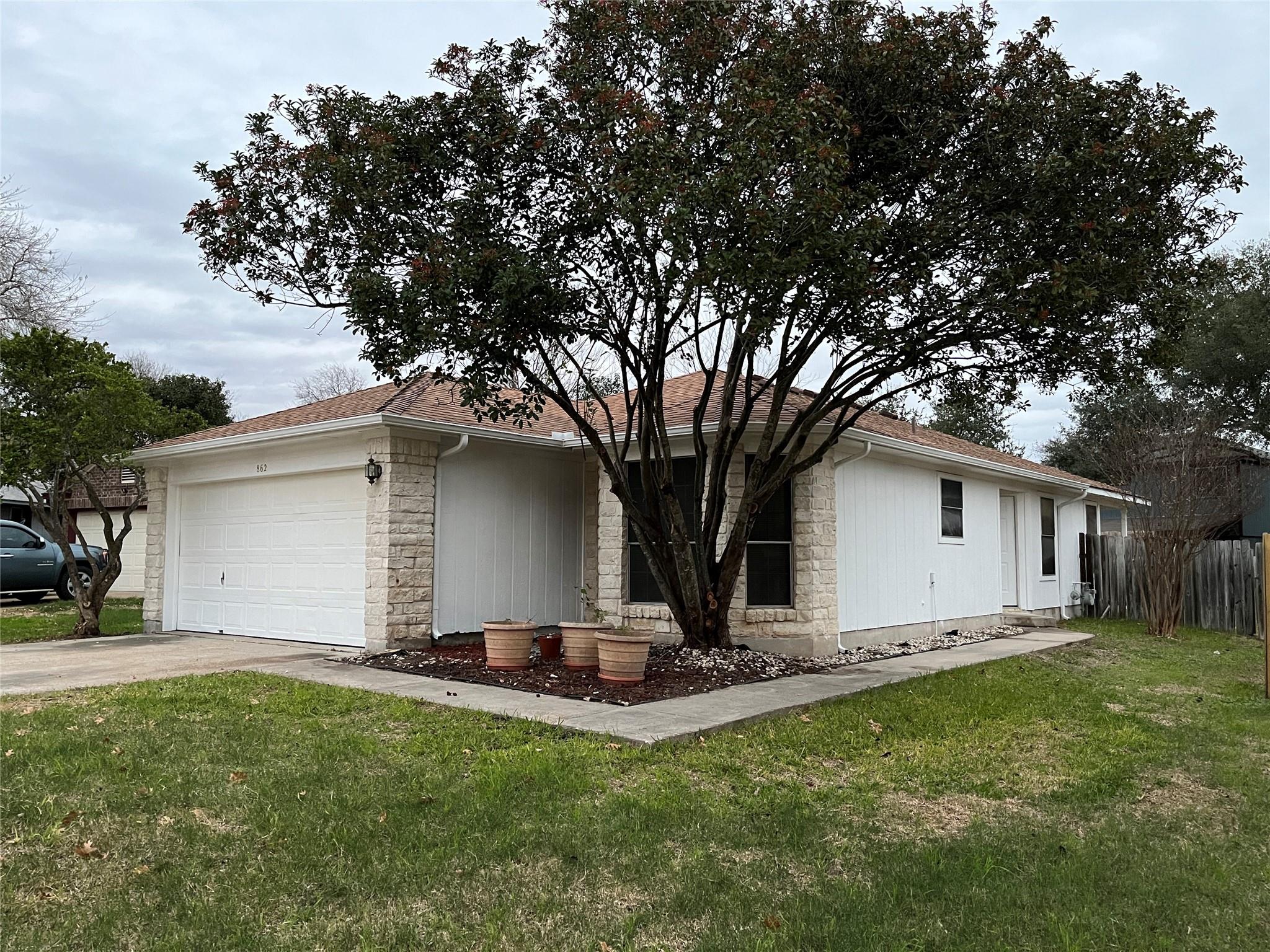 Listing photo 1 of 862  Latteridge Dr