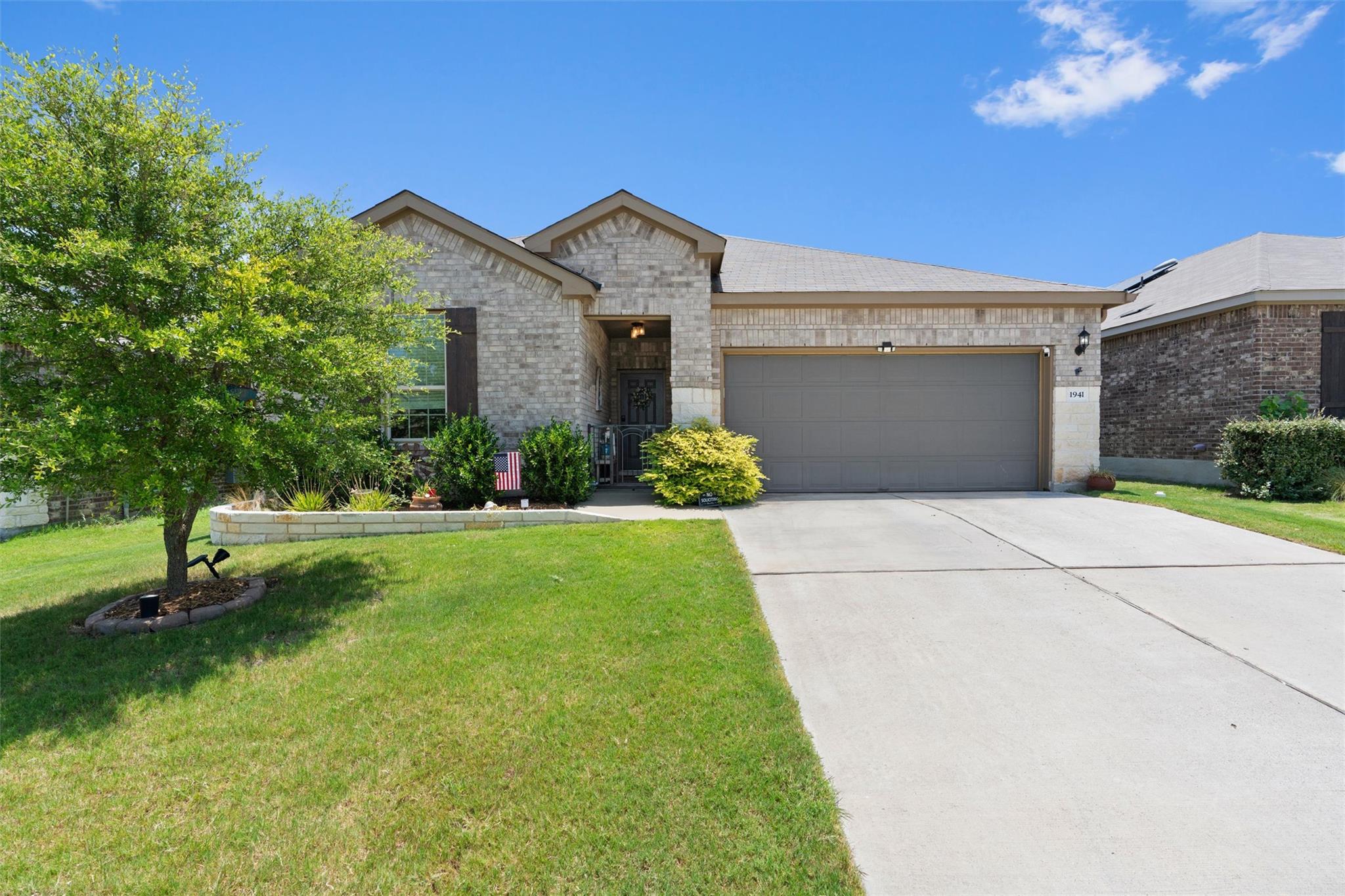 Listing photo 1 of 1941  T H Johnson Dr