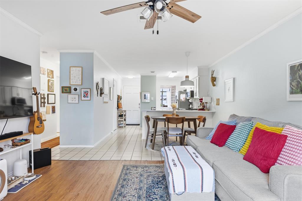 Listing photo 1 of 2215  Post Rd  #1018