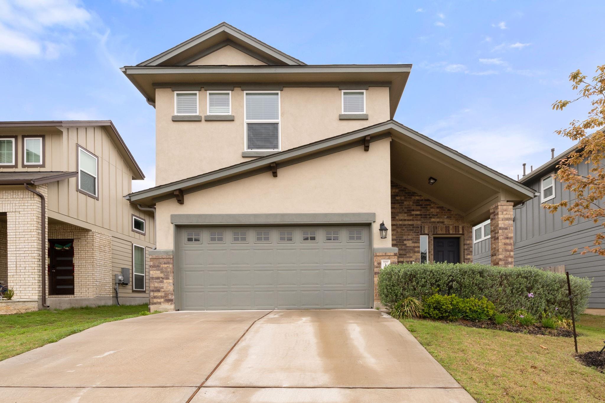Listing photo 1 of 3200  College Park Dr  #135