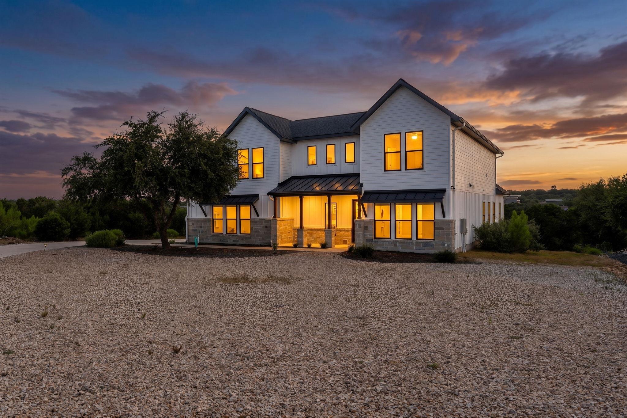 A striking modern farmhouse with crisp white sidi