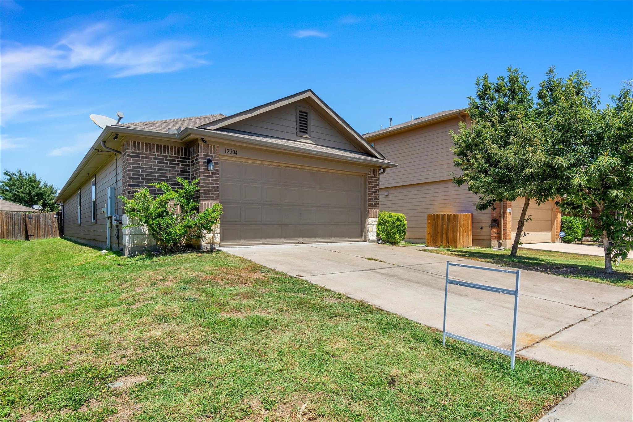 Listing photo 1 of 12304  Jamie Dr