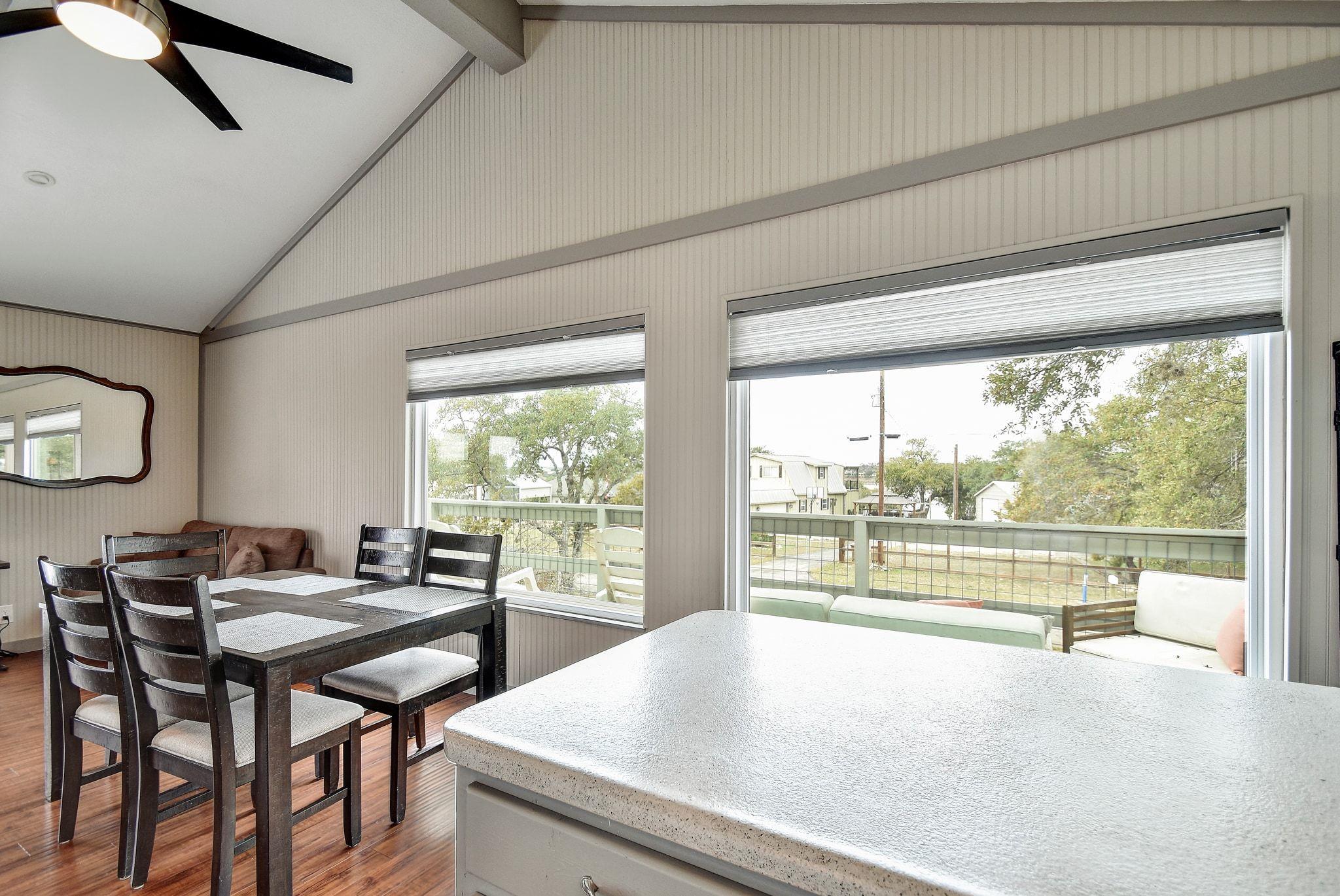 Listing photo 1 of 2591  Lakeshore Dr