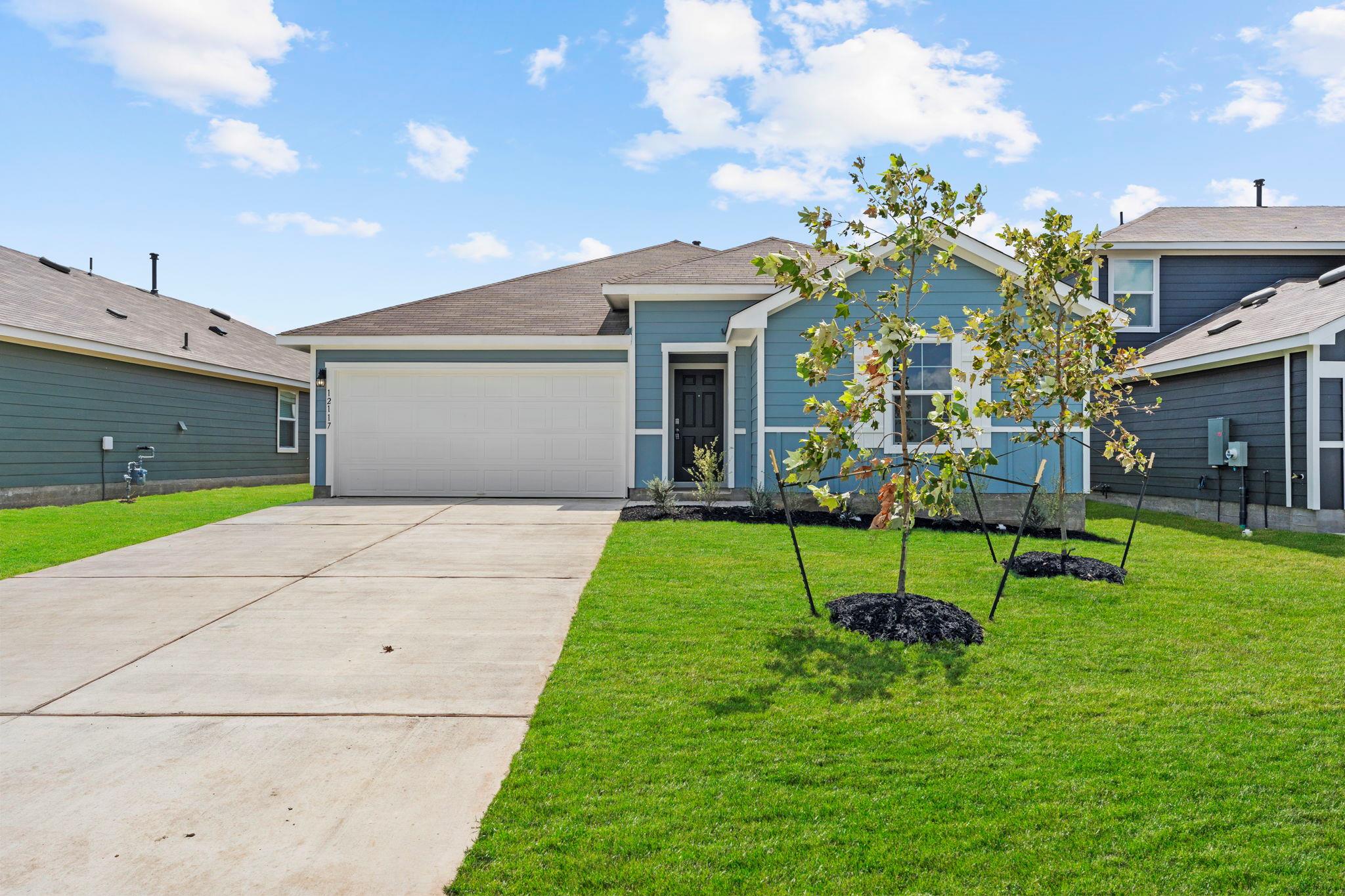 Ảnh nhà đang rao bán 1 của 12117  Horseshoe Field Bnd