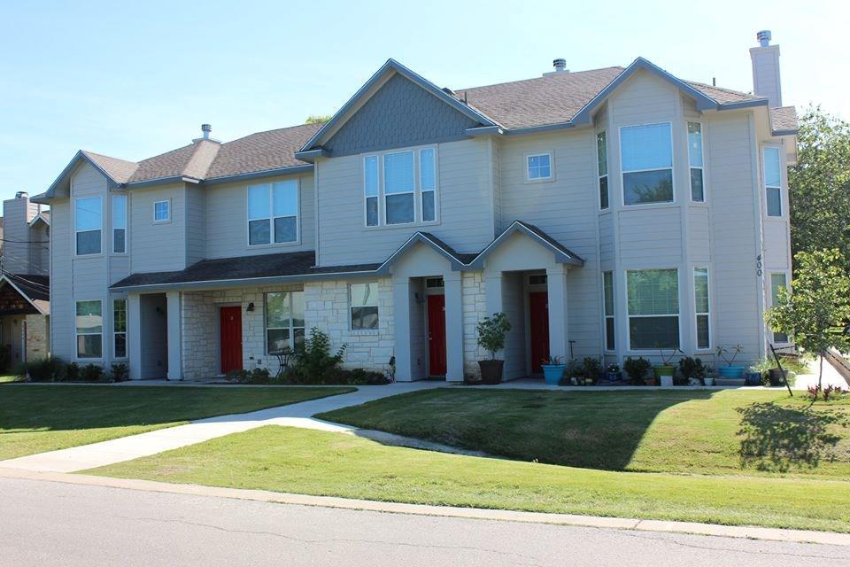 Listing photo 1 of 400  West St  #B