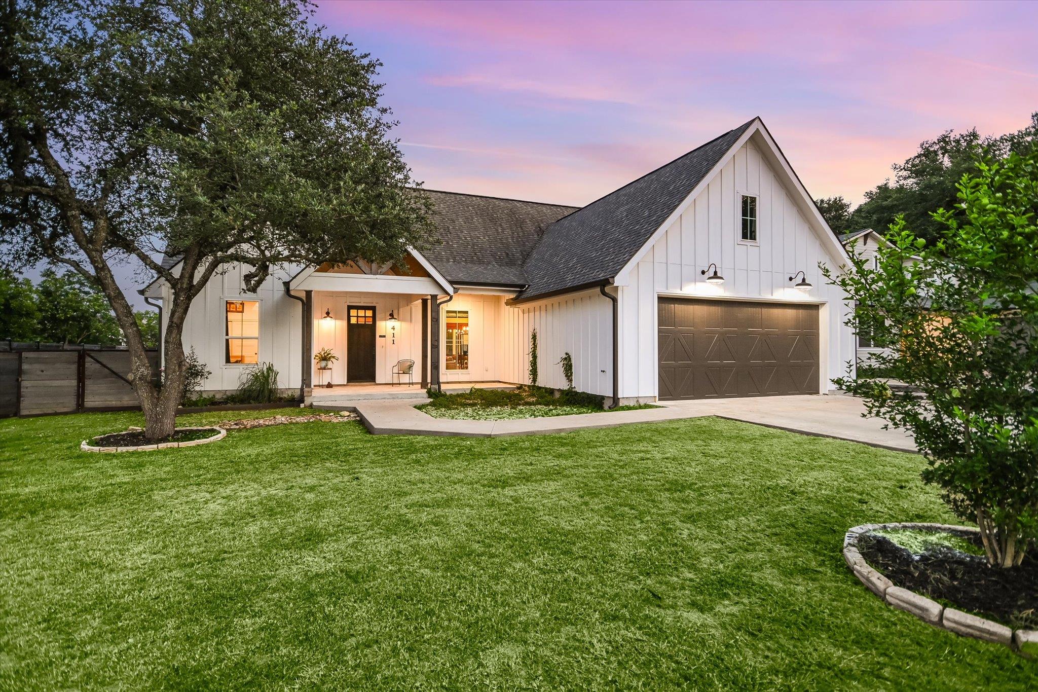 Listing photo 1 of 411  Whitetail Dr