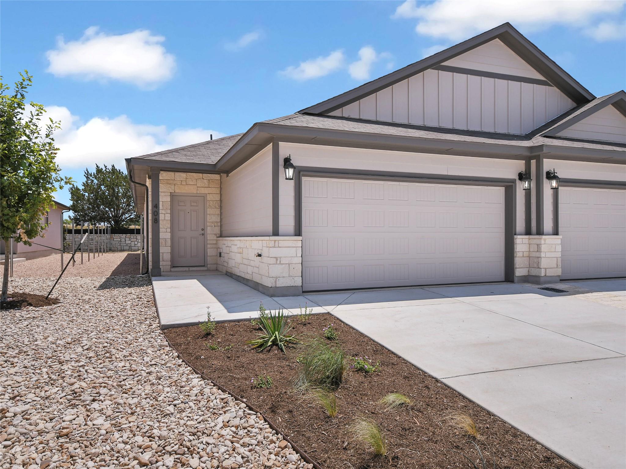Listing photo 1 of 408  Parkline Dr