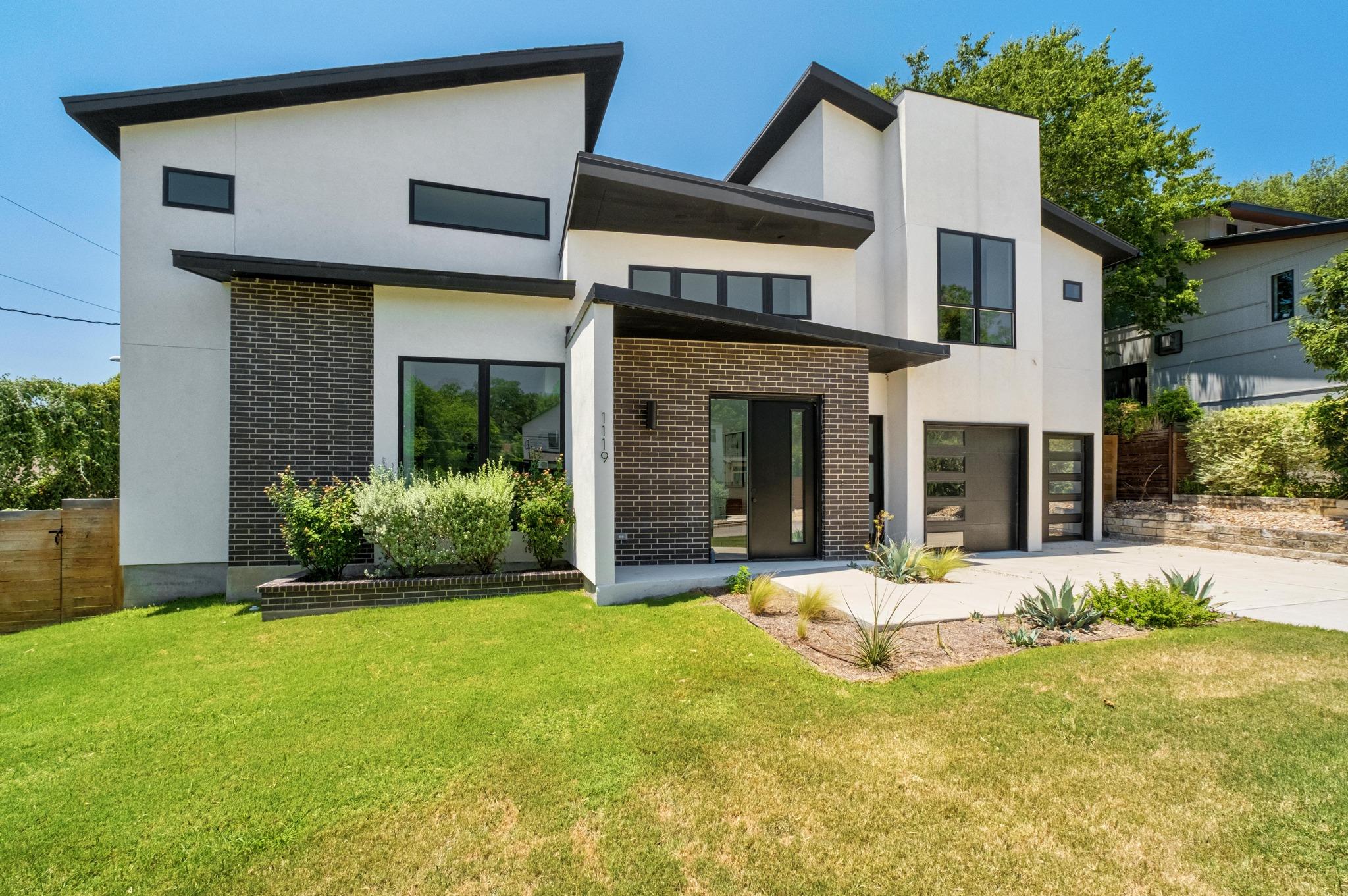 Listing photo 1 of 1119  Fairmount Ave