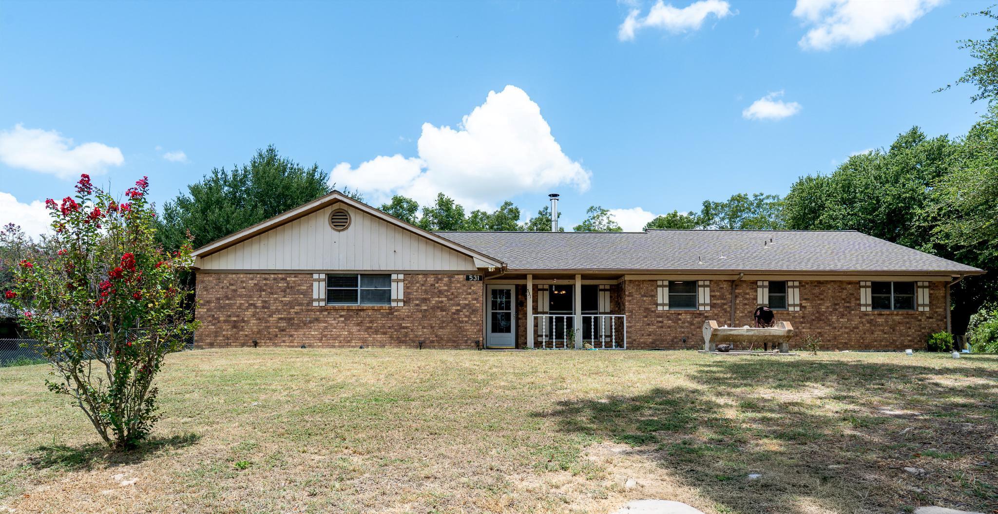 Listing photo 1 of 531  Sierra Dr
