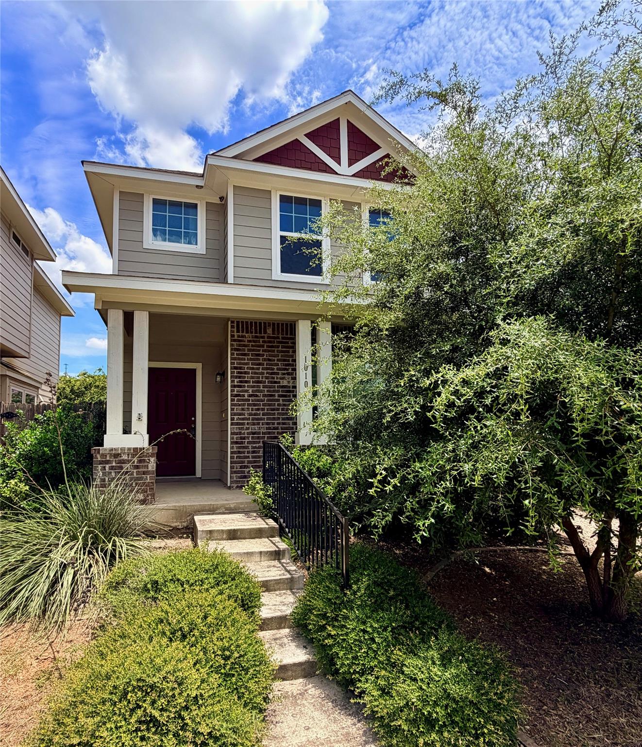Listing photo 1 of 1010  Sand Post Pl