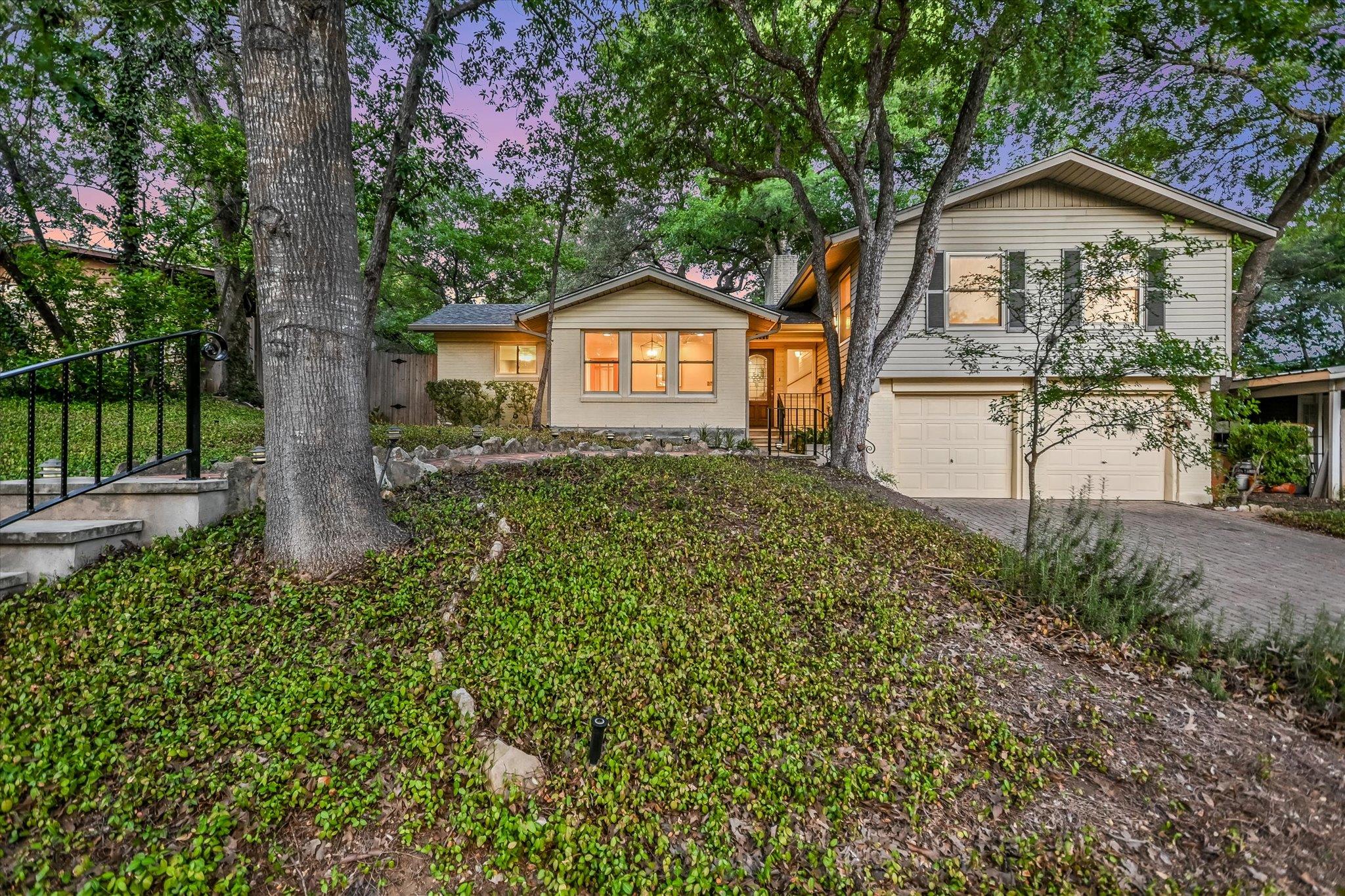Listing photo 1 of 1113  BLUEBONNET Ln