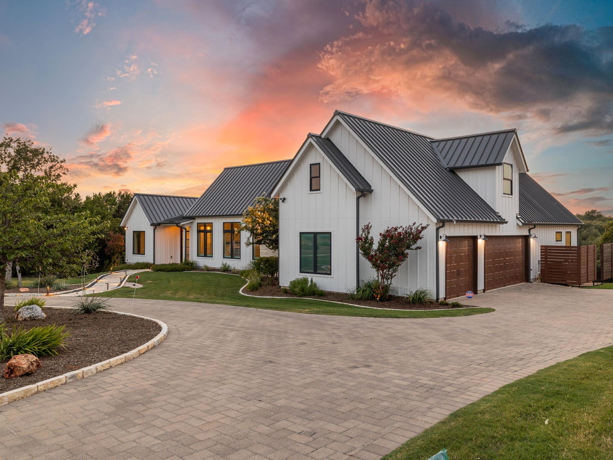 Ảnh nhà đang rao bán 1 của 200  Maravilla Bluff Ln