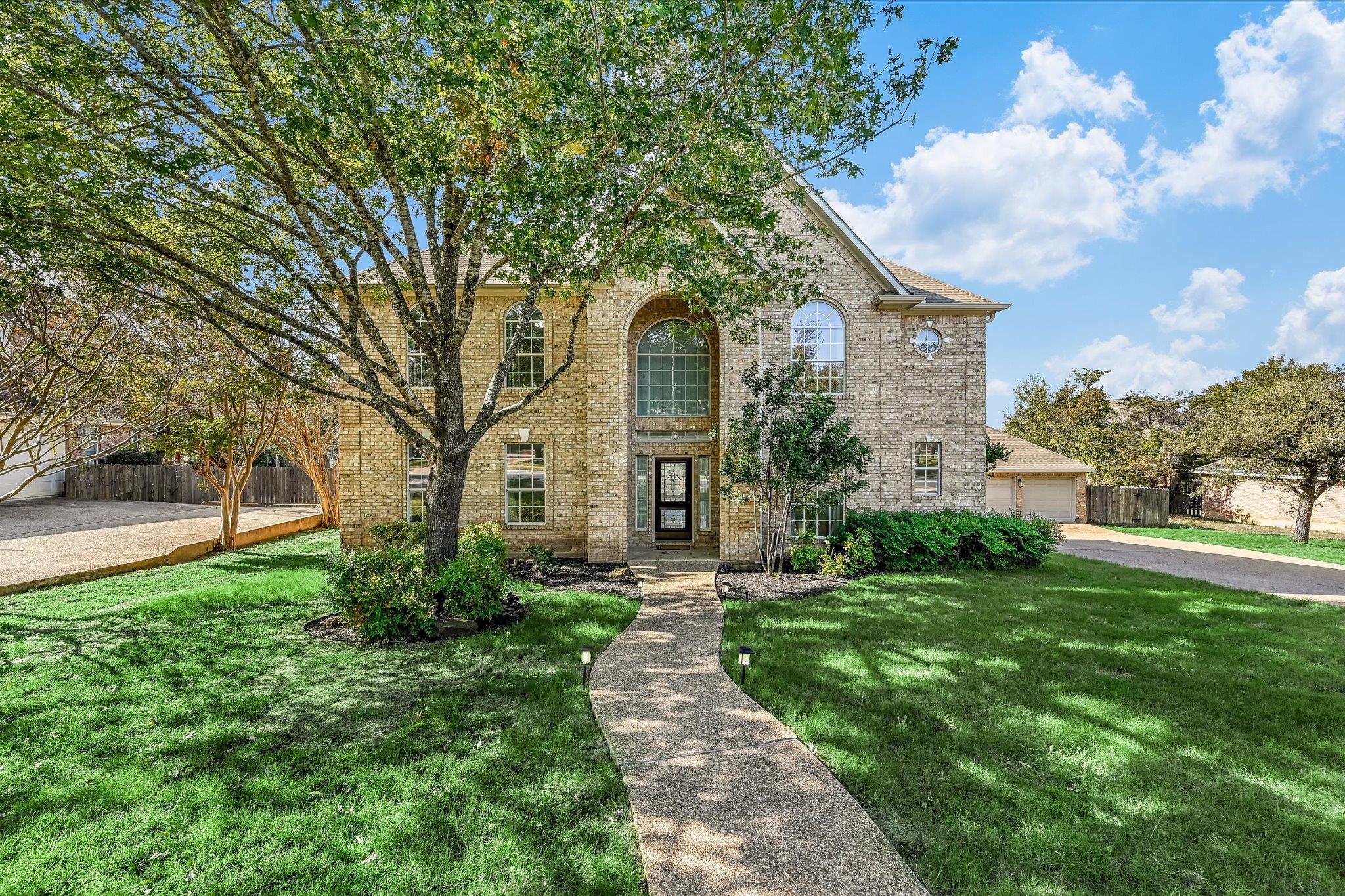 Listing photo 1 of 10802  Hastings Ln