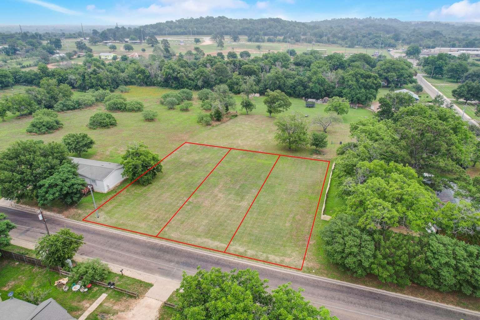Listing photo 1 of 2105  Pecan St