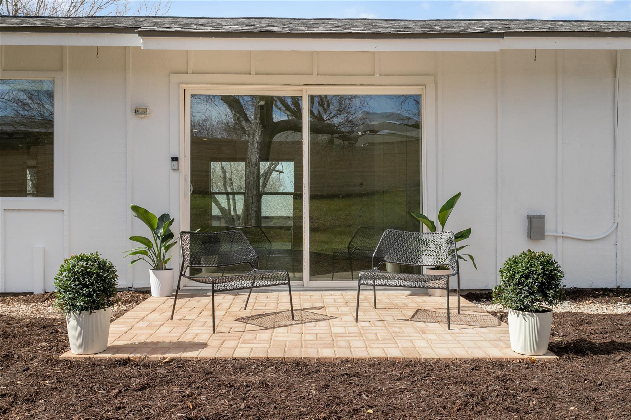Listing photo 1 of 4715  Carsonhill Dr