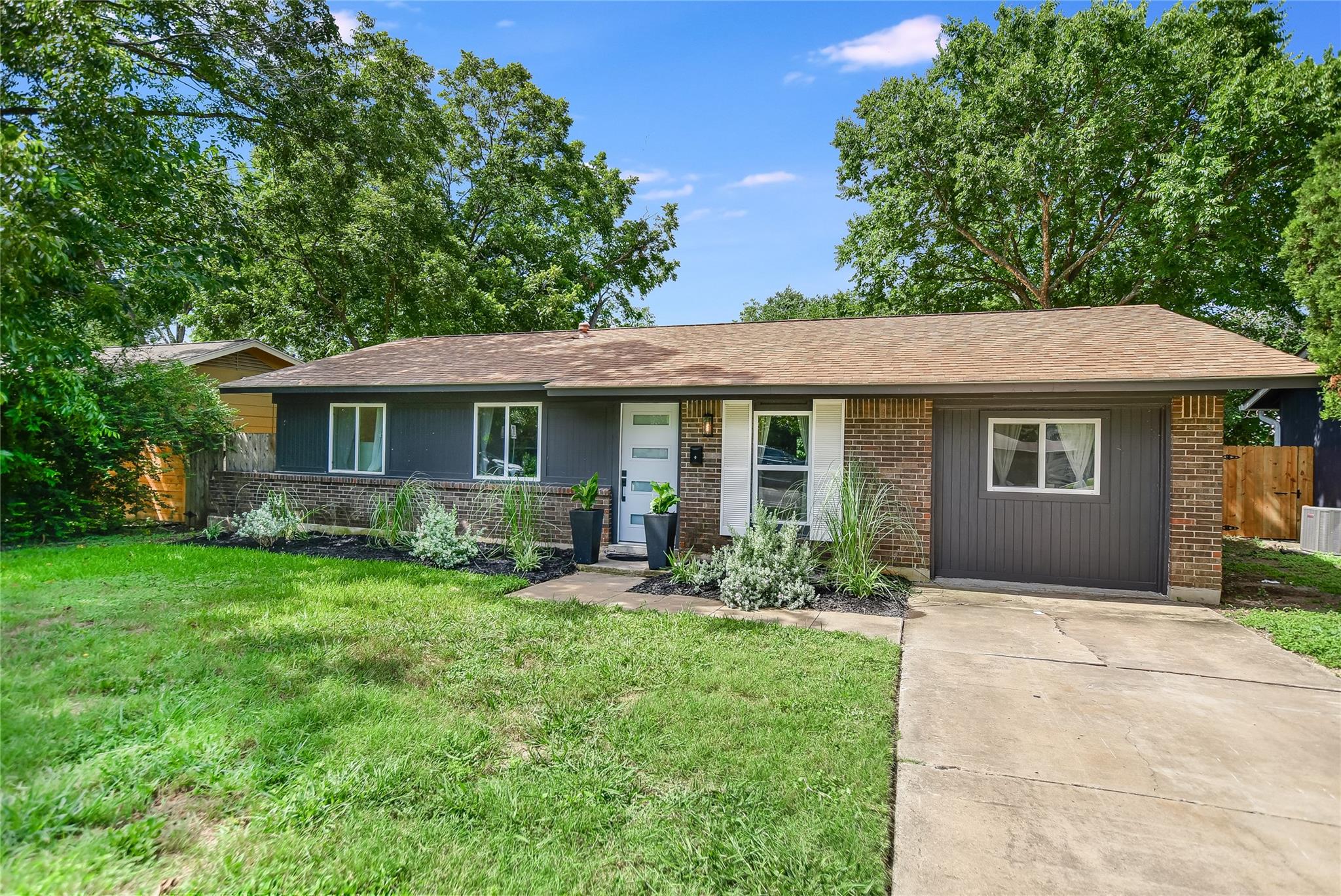 Charming single-story residence with a neatly man