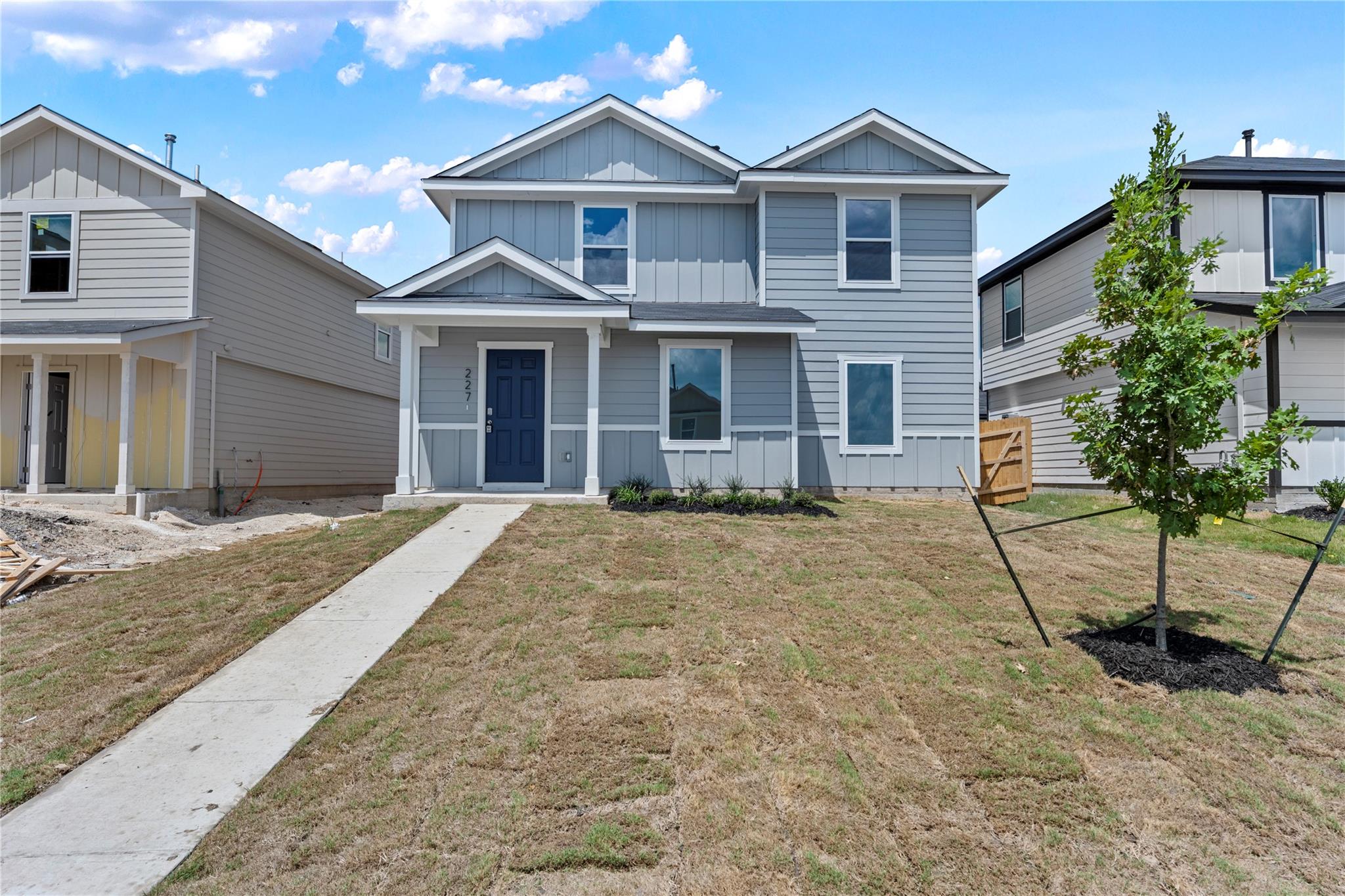 Foto del anuncio 1 de 227  Bardwell Way
