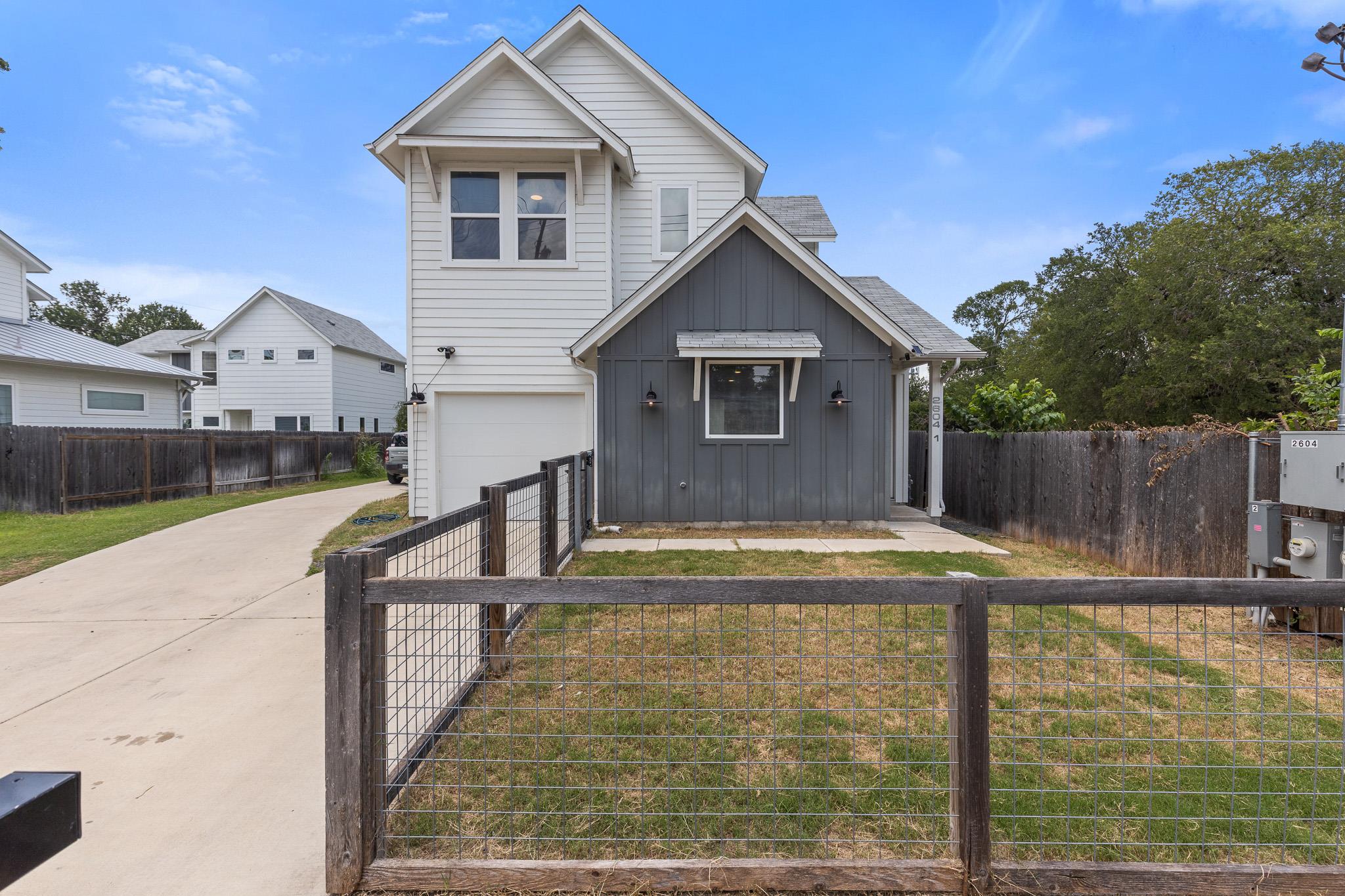 Listing photo 1 of 2604  Wheless Ln  #1