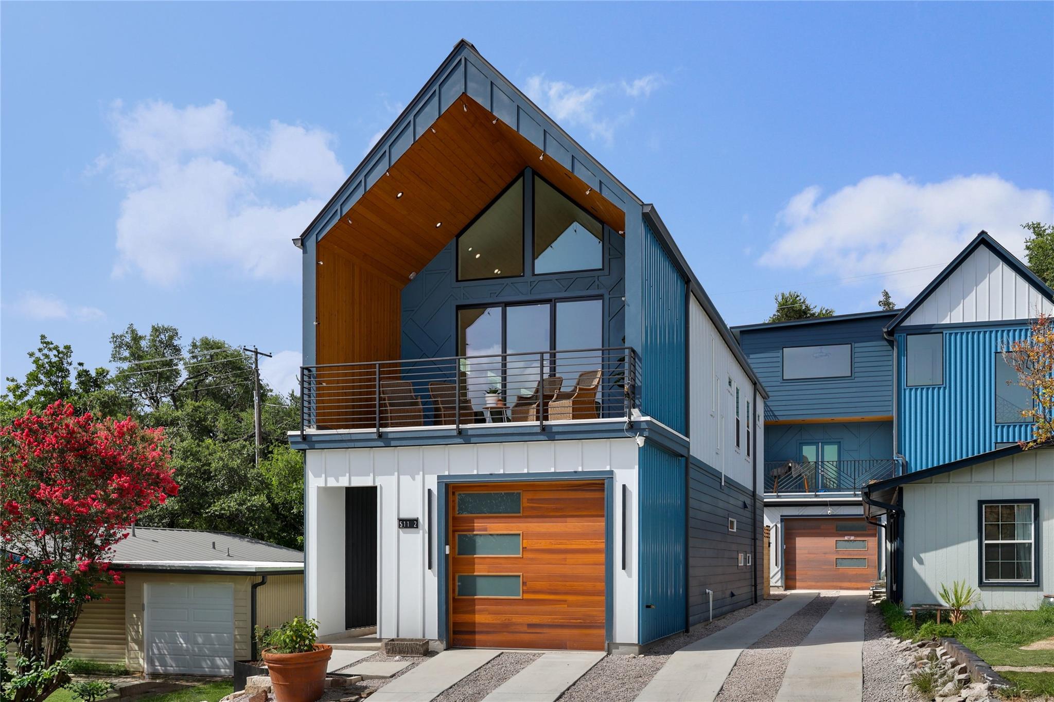 Listing photo 1 of 511  South Park Dr  #2