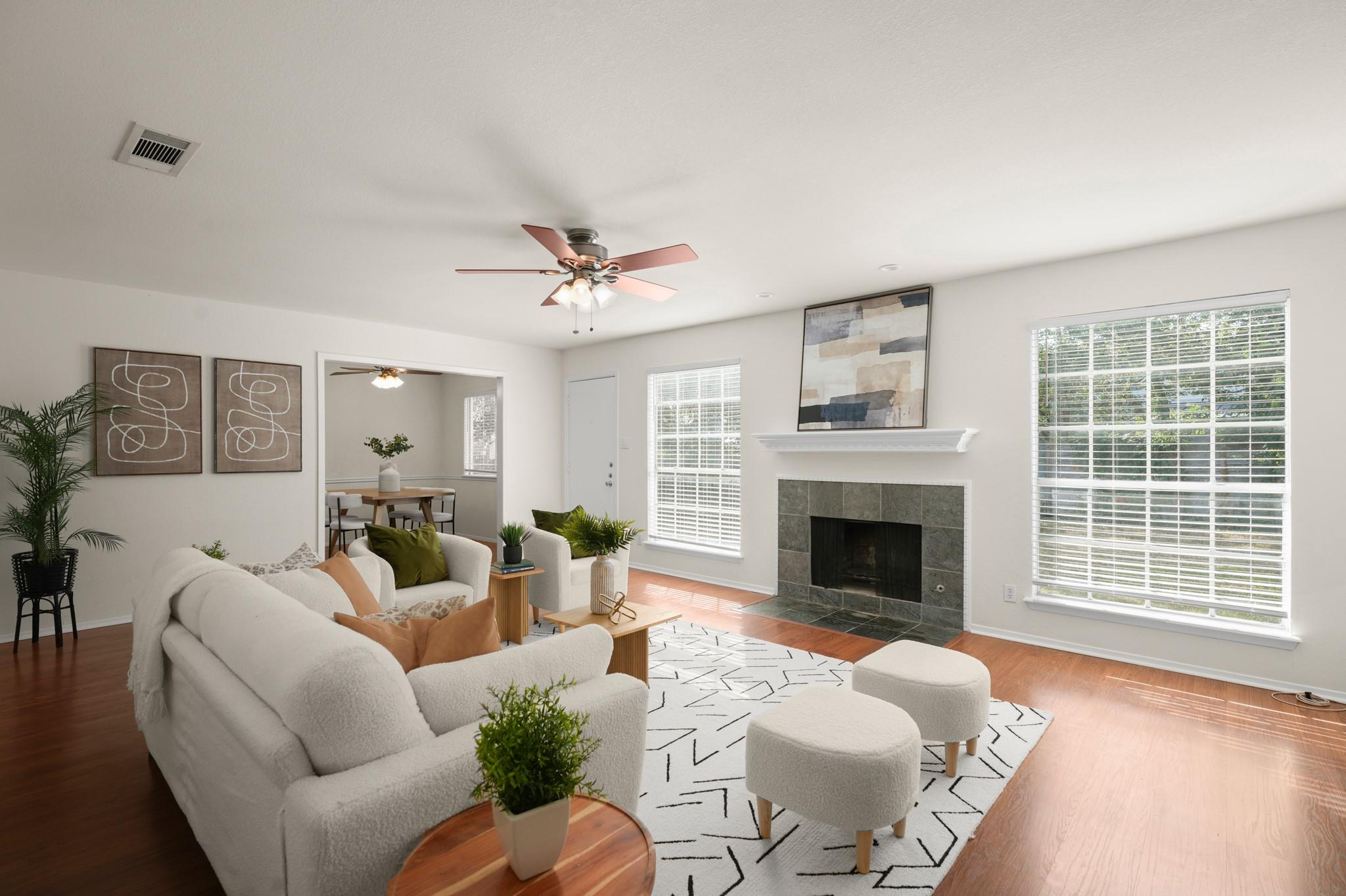 Listing photo 1 of 11709  Sterlinghill Dr