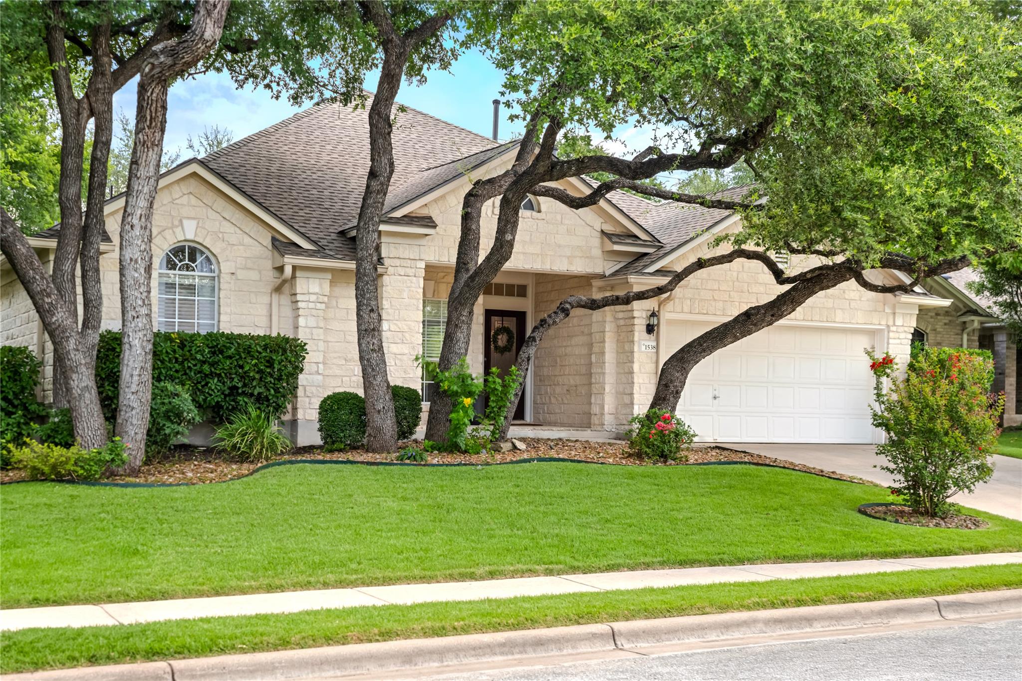 Listing photo 1 of 1538  Homewood Cir