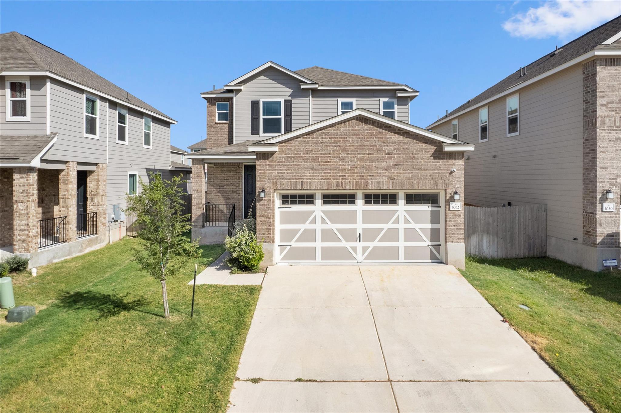 Listing photo 1 of 1032  Santiam St