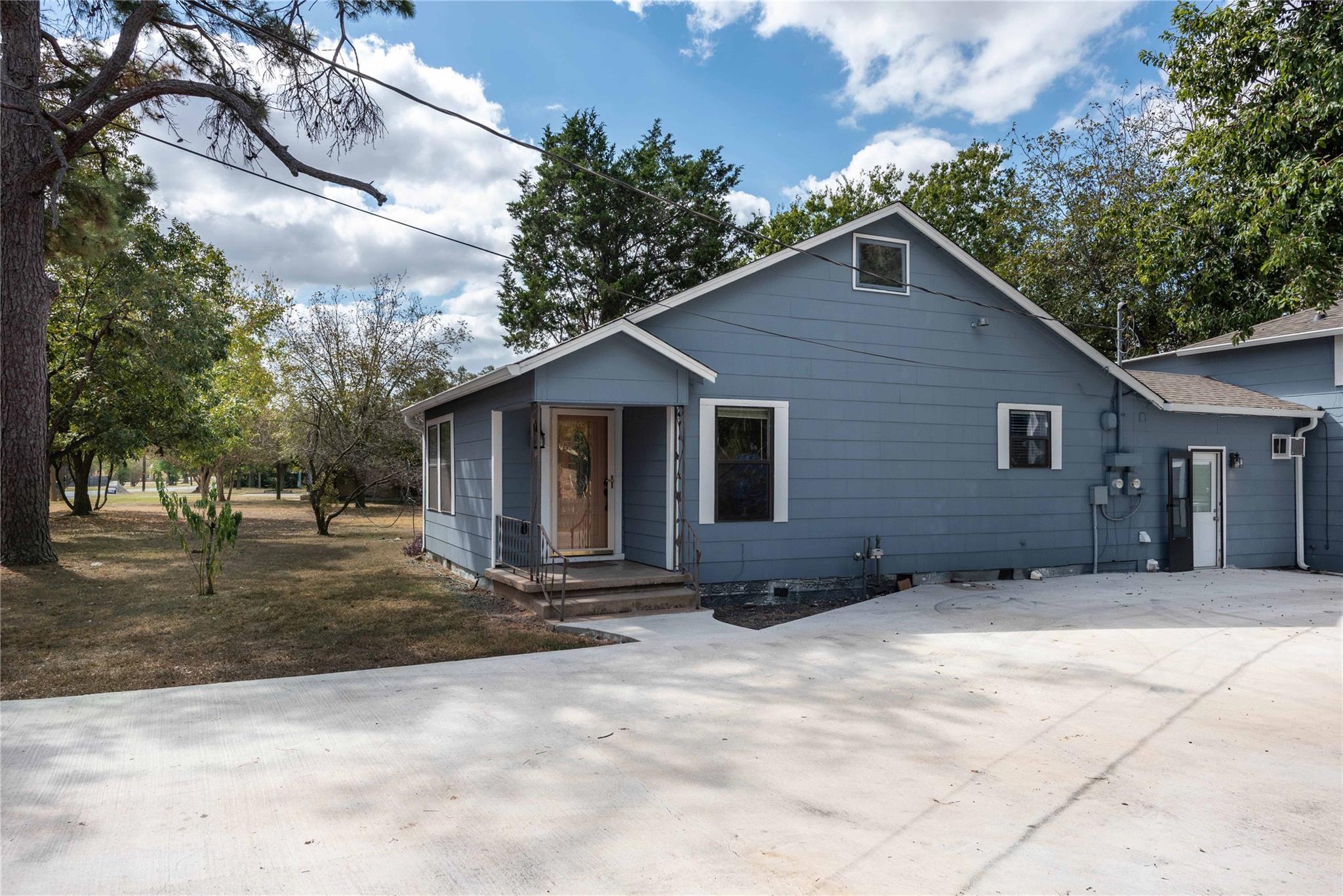 Listing photo 1 of 406  Lexington Rd  #1