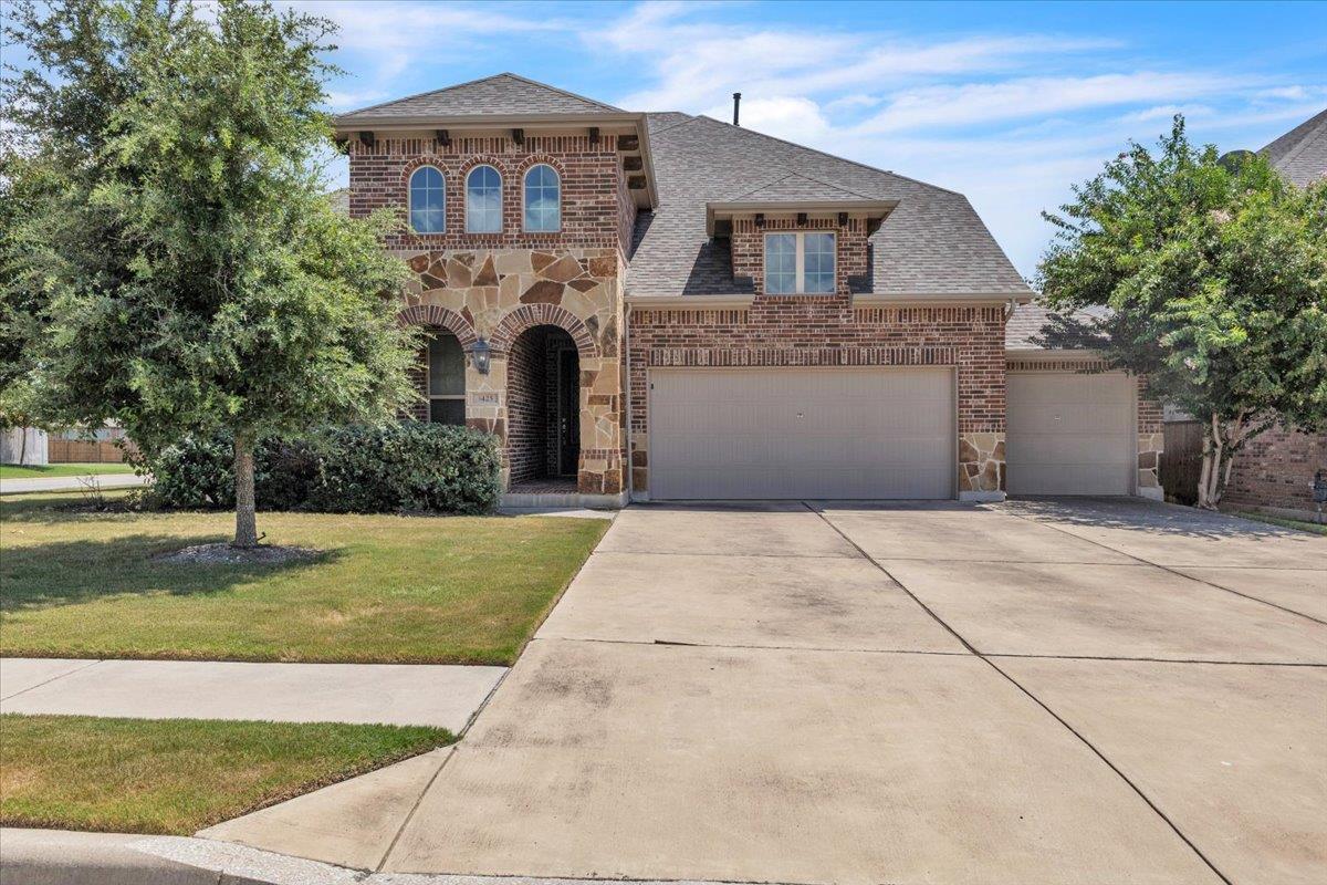 Listing photo 1 of 3425  De Soto Loop
