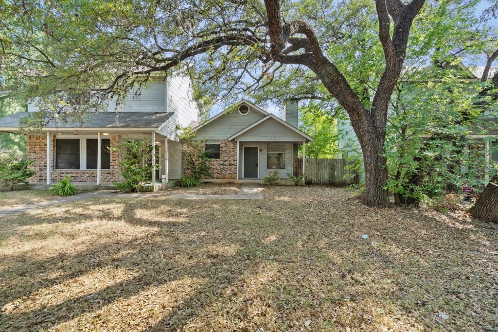 Listing photo 1 of 2906  Jadewood Ct  #A