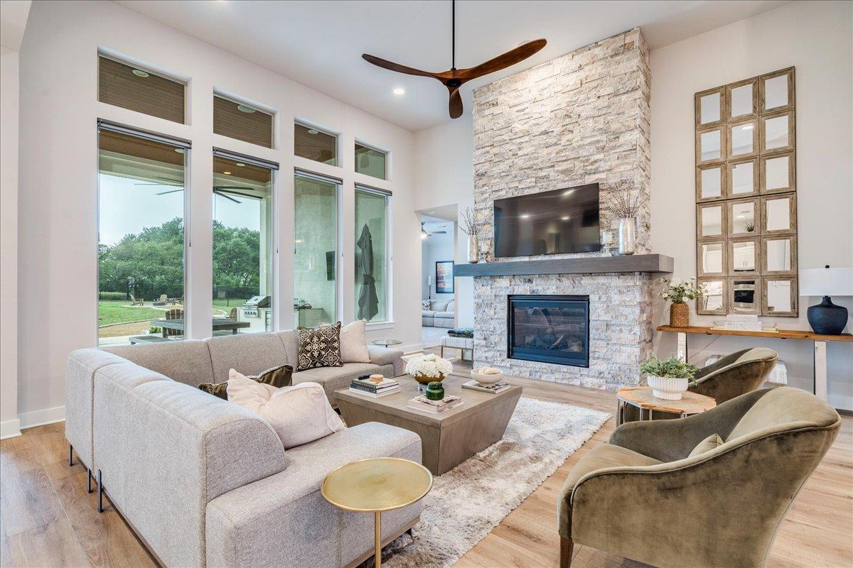 Listing photo 1 of 1144  Bunker Ranch Blvd