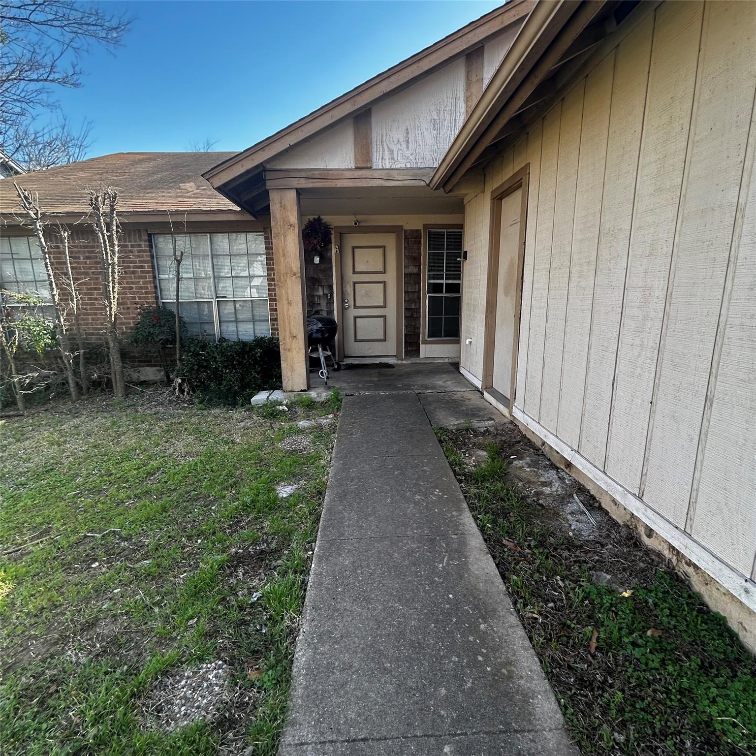 Listing photo 1 of 6603  Deatonhill Dr  #B
