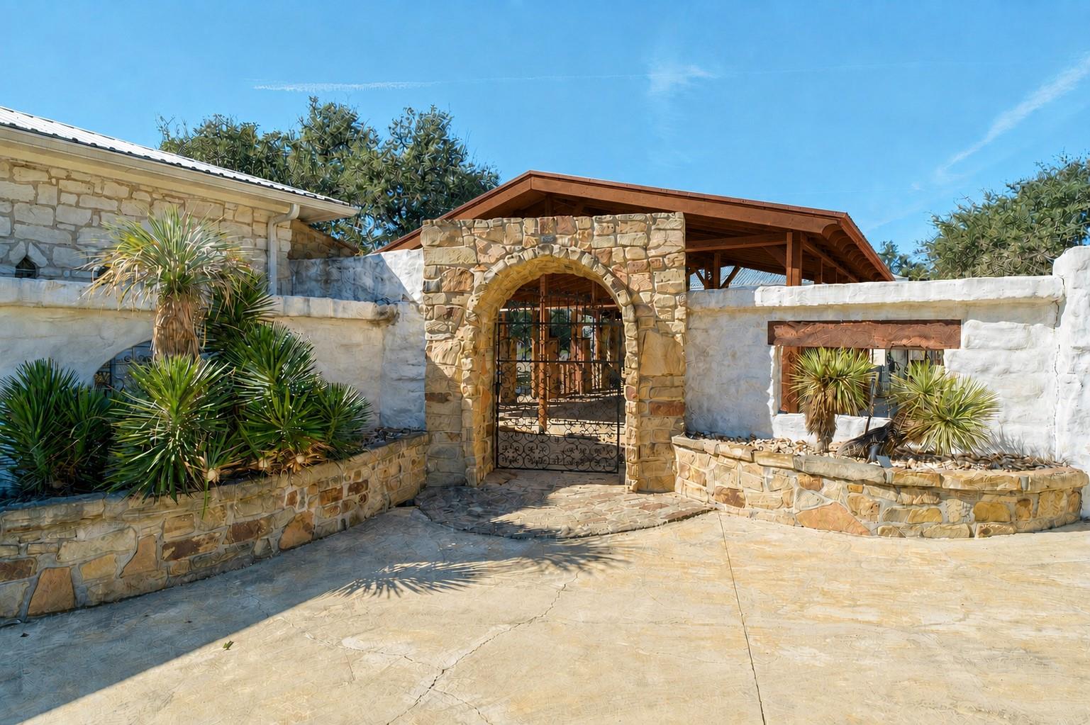 Listing photo 1 of 340  Barton Ranch Rd
