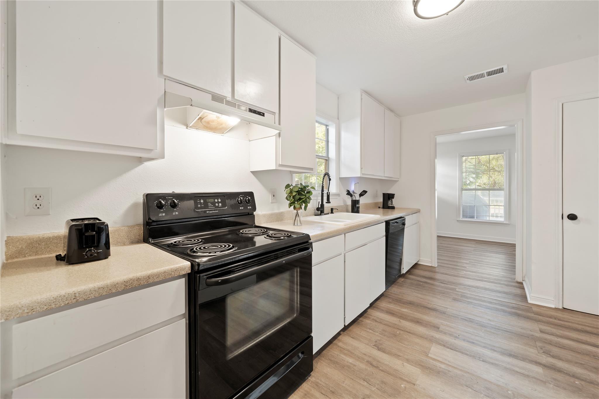 Listing photo 1 of 2509  Quarry Rd  #A