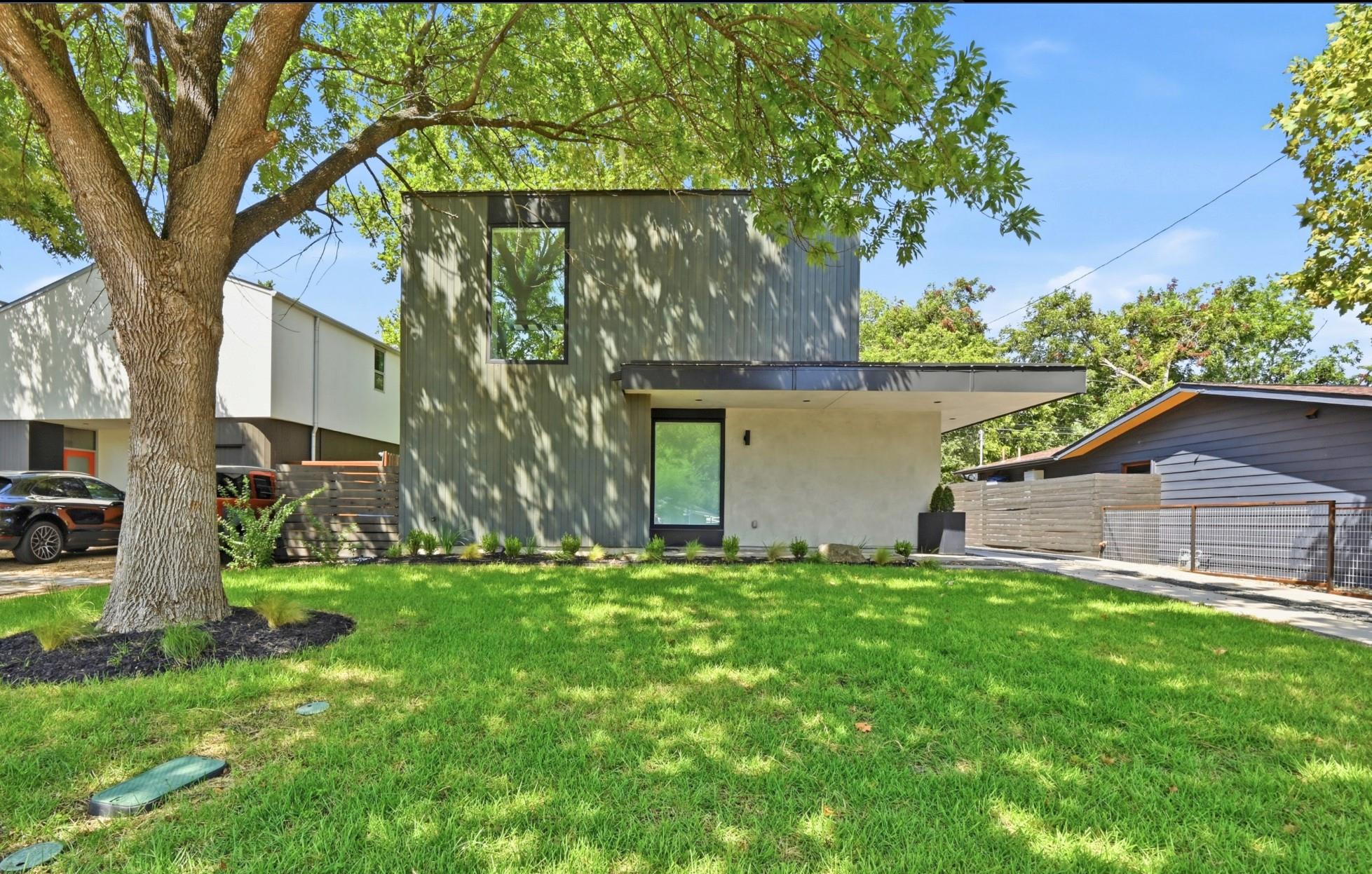 Listing photo 1 of 3004  Fontana Dr