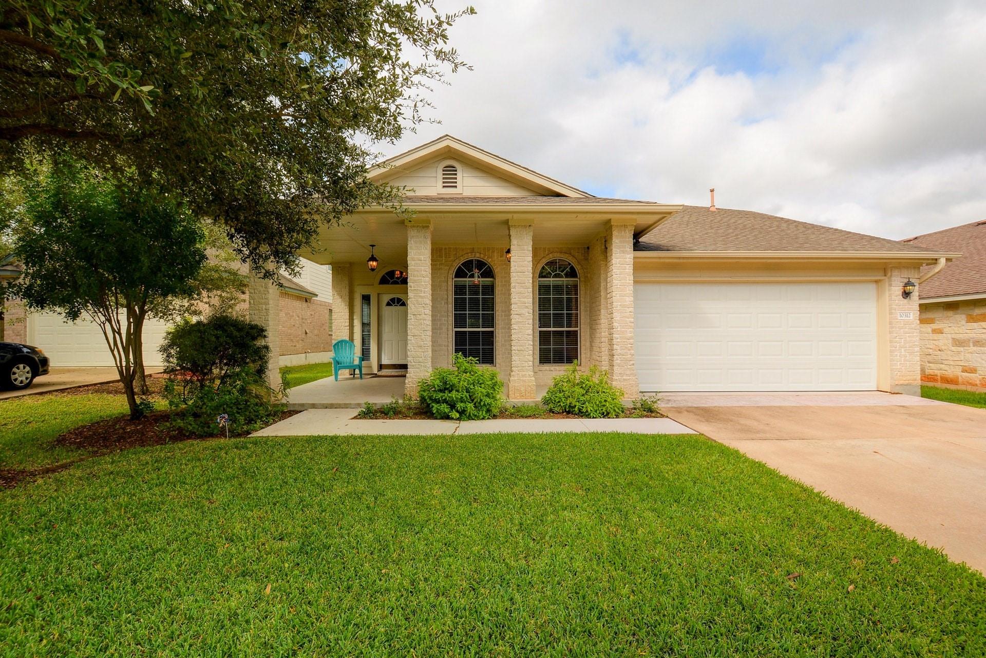Listing photo 1 of 10312  Huxley St