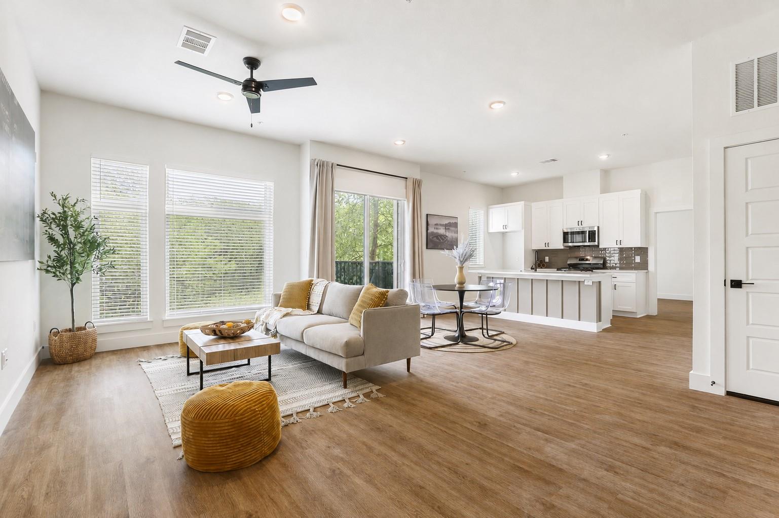 Listing photo 1 of 1811  Webberville Rd  #1206