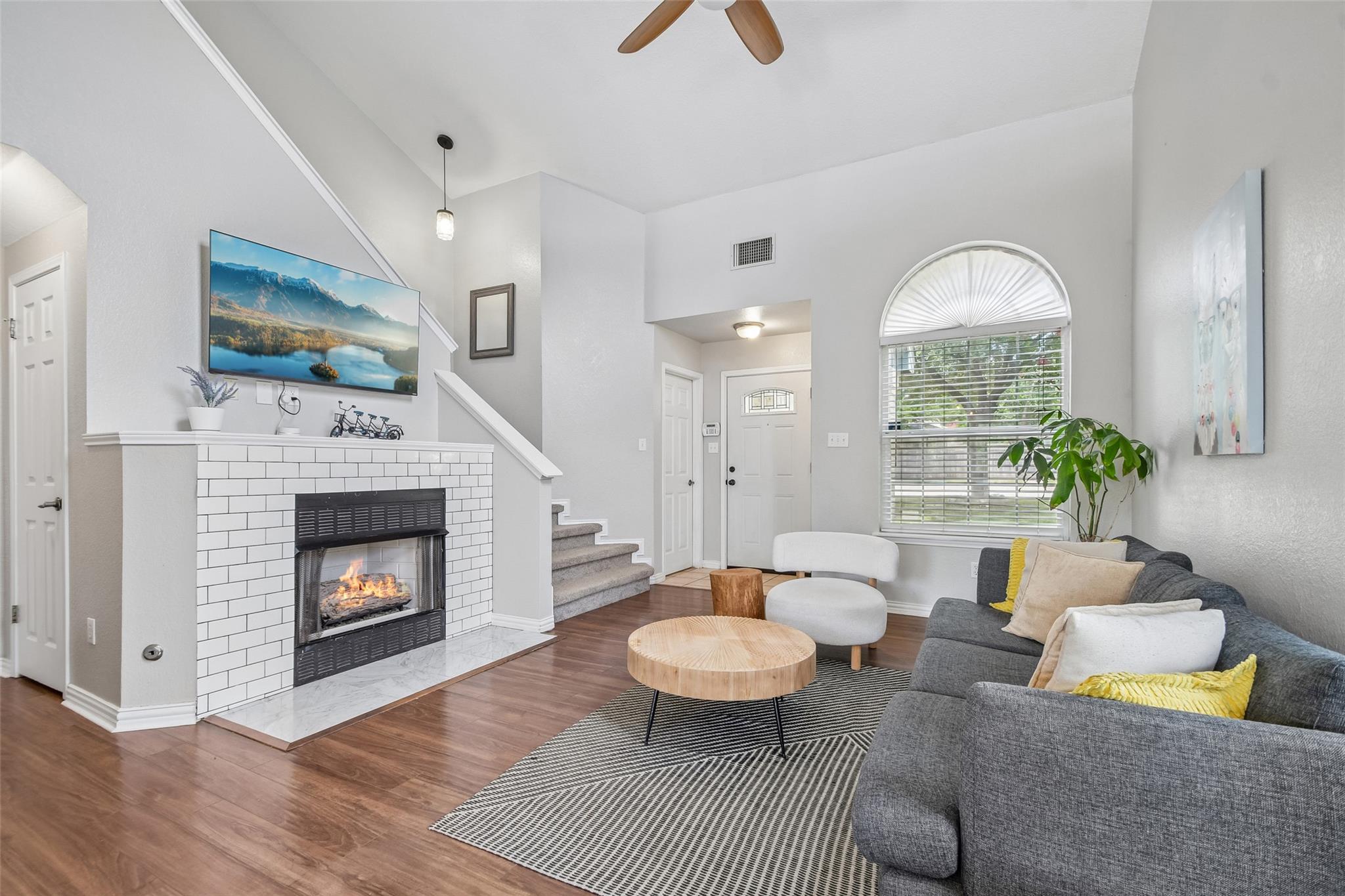 Listing photo 1 of 1110  Brashear Ln