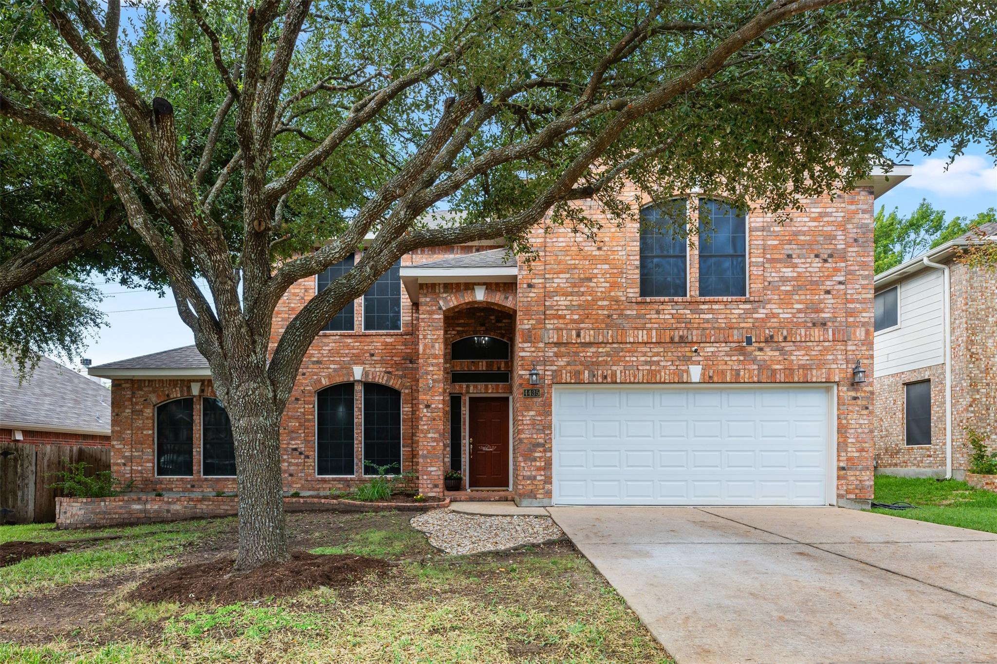 Listing photo 1 of 4435  Hunters Lodge Dr