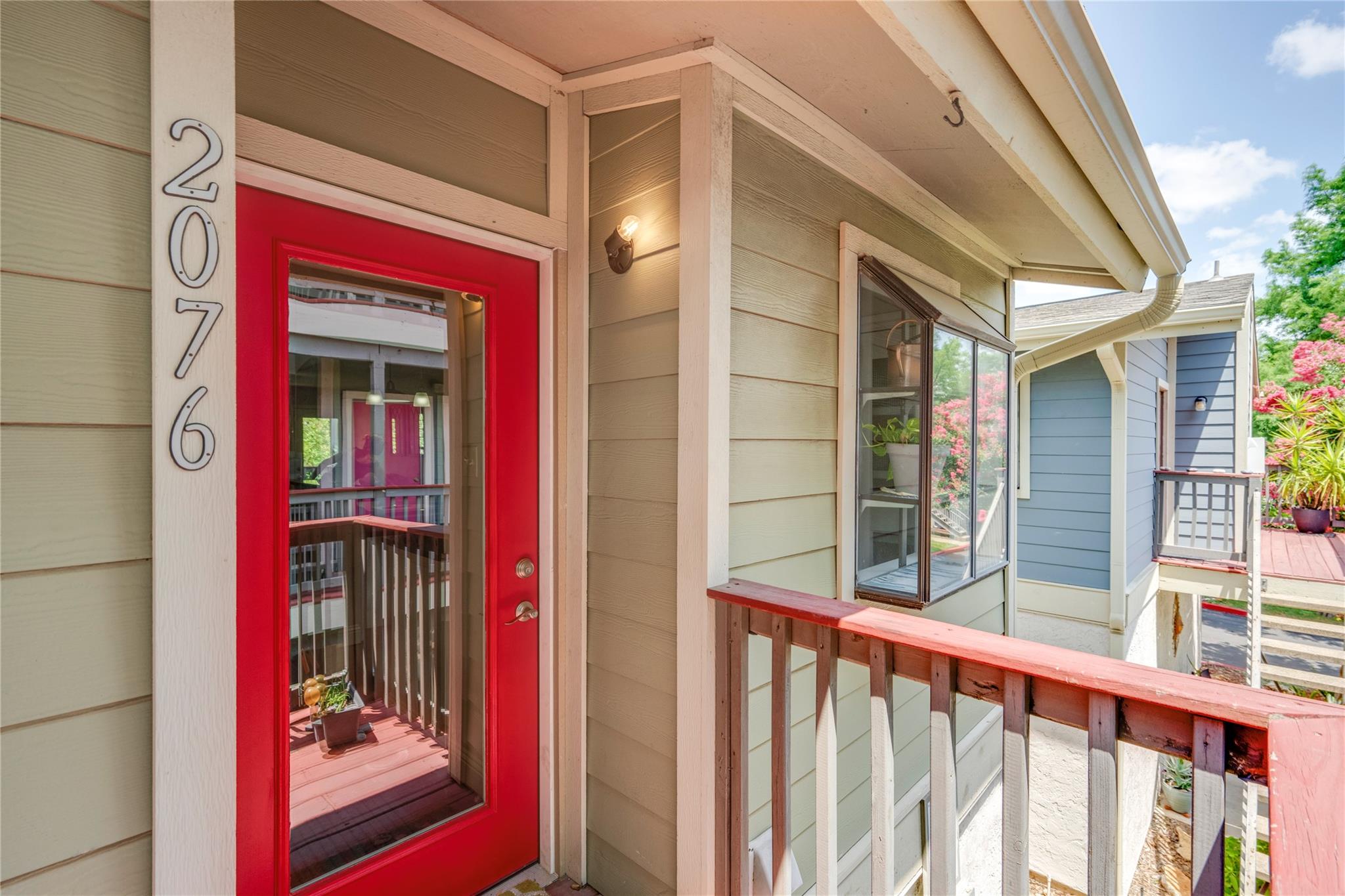 Listing photo 1 of 2215  Post Rd  #2076