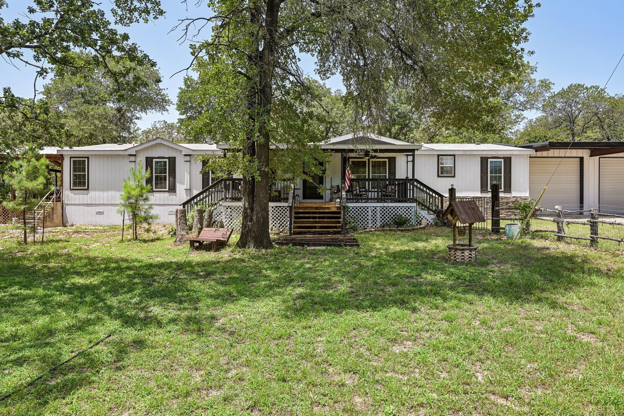 Listing photo 1 of 541  Hidden Oaks Dr